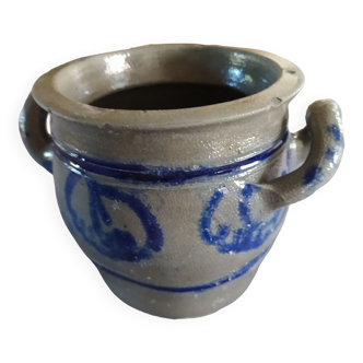 Blue stoneware pot.