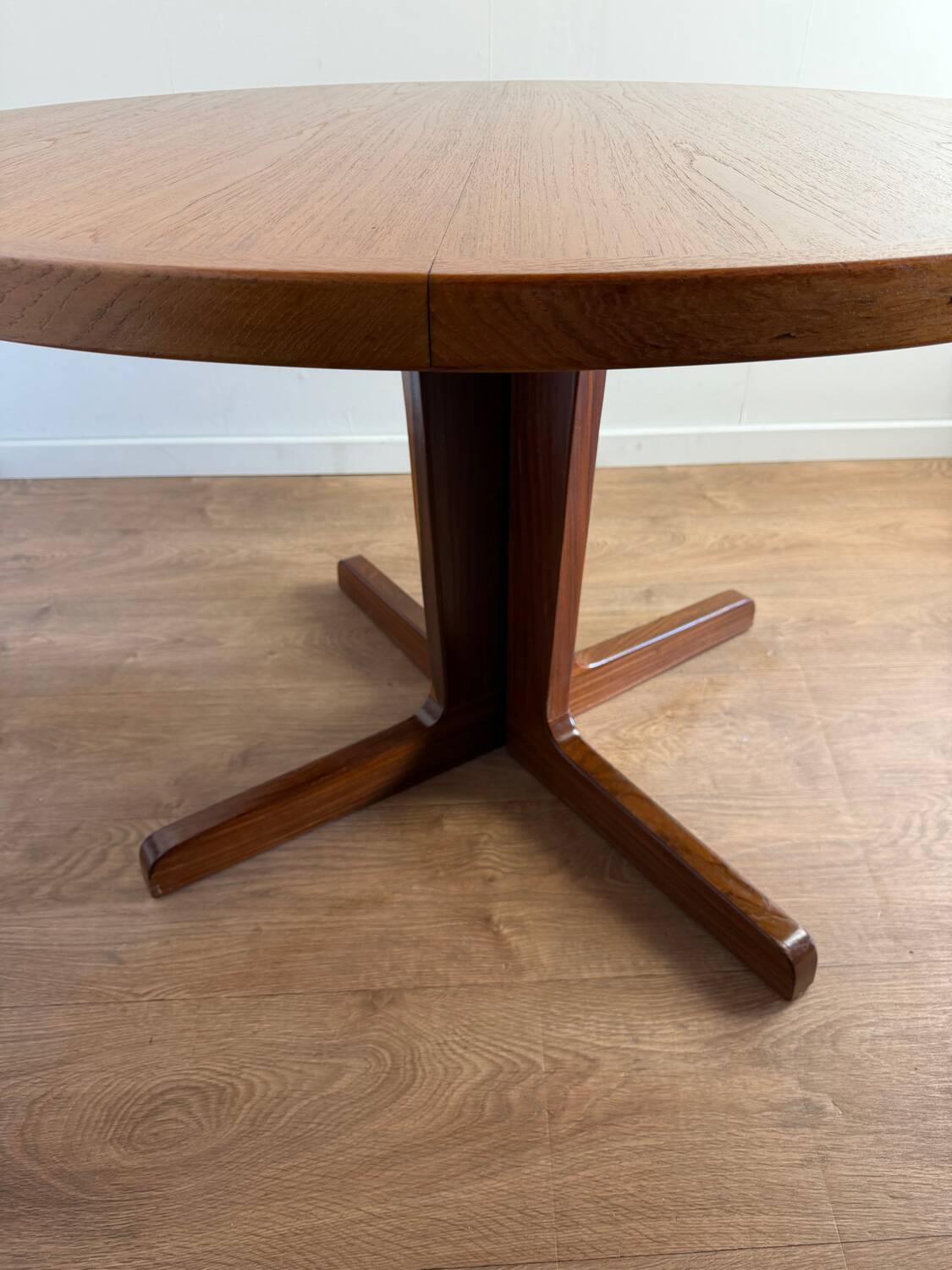 Table ronde salle à manger vintage