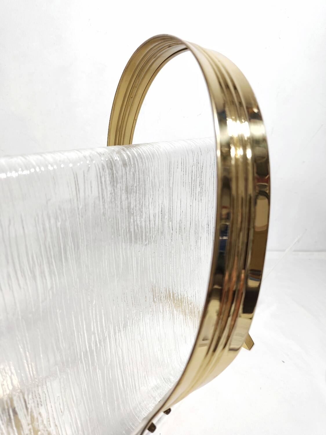 Revistero de metacrilato y latón. España, 1980s.