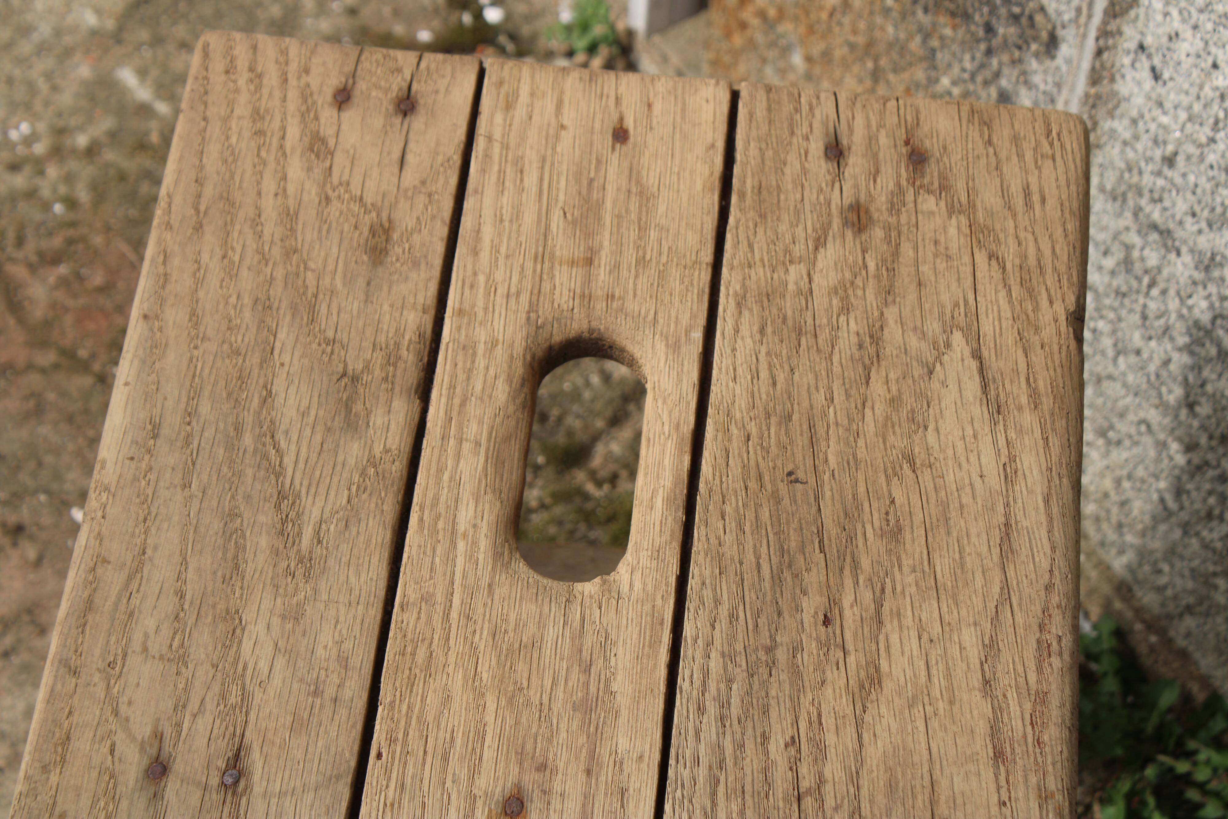 Vintage workshop stool in solid wood – sandblasted