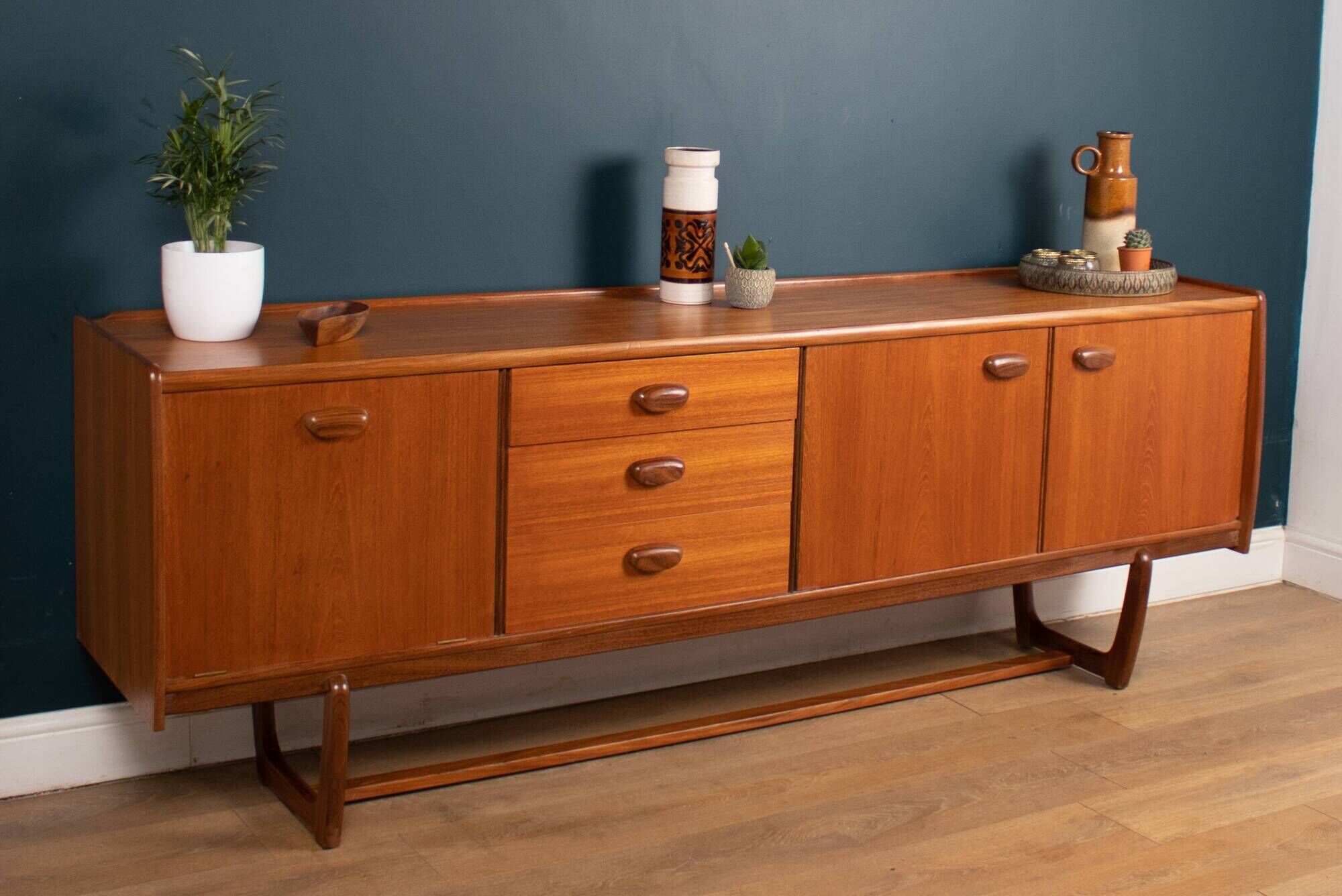 Retro teak 1960s long portwood mid century sideboard