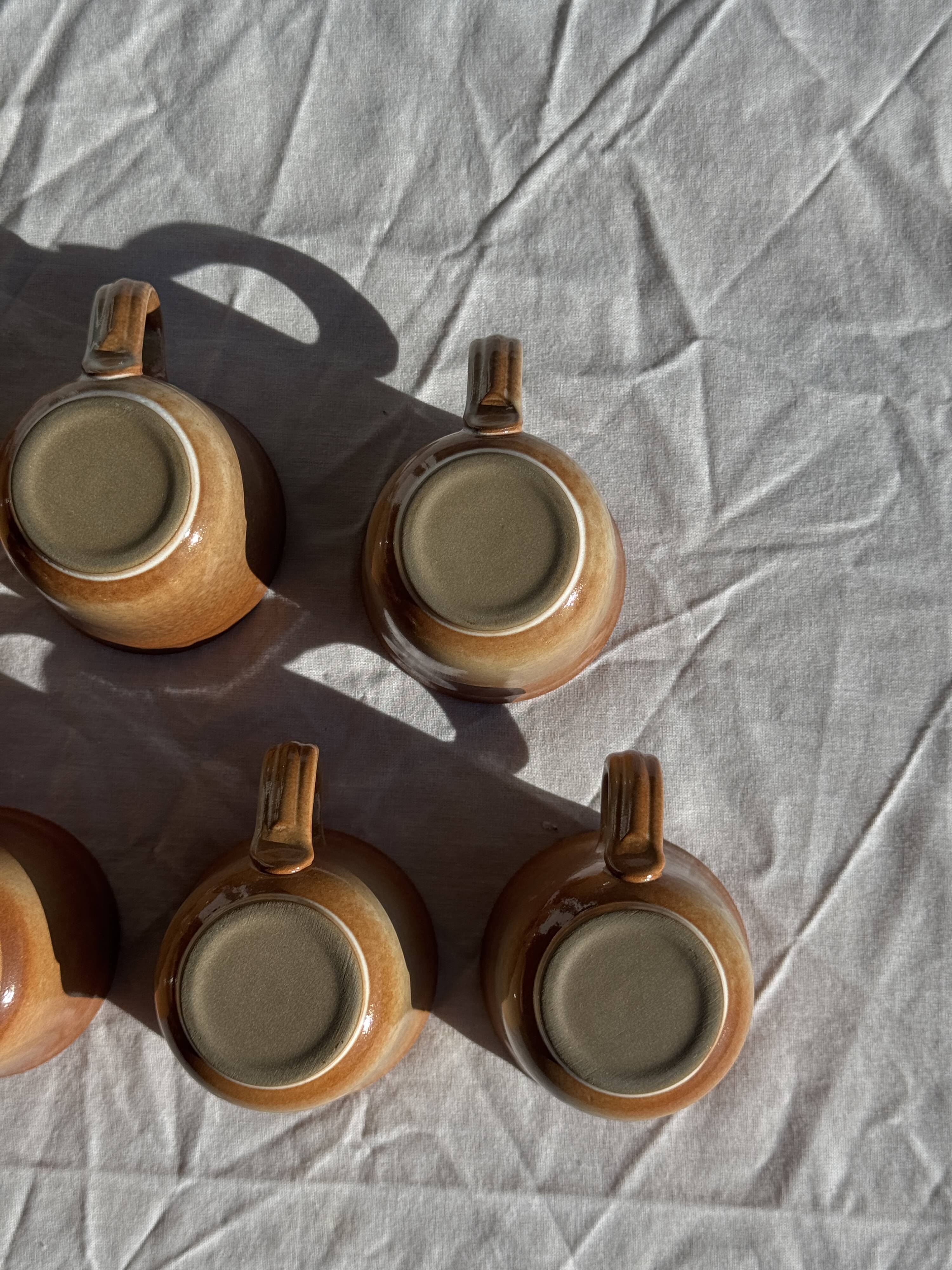 Lot de 11 tasses à café en grès à anse