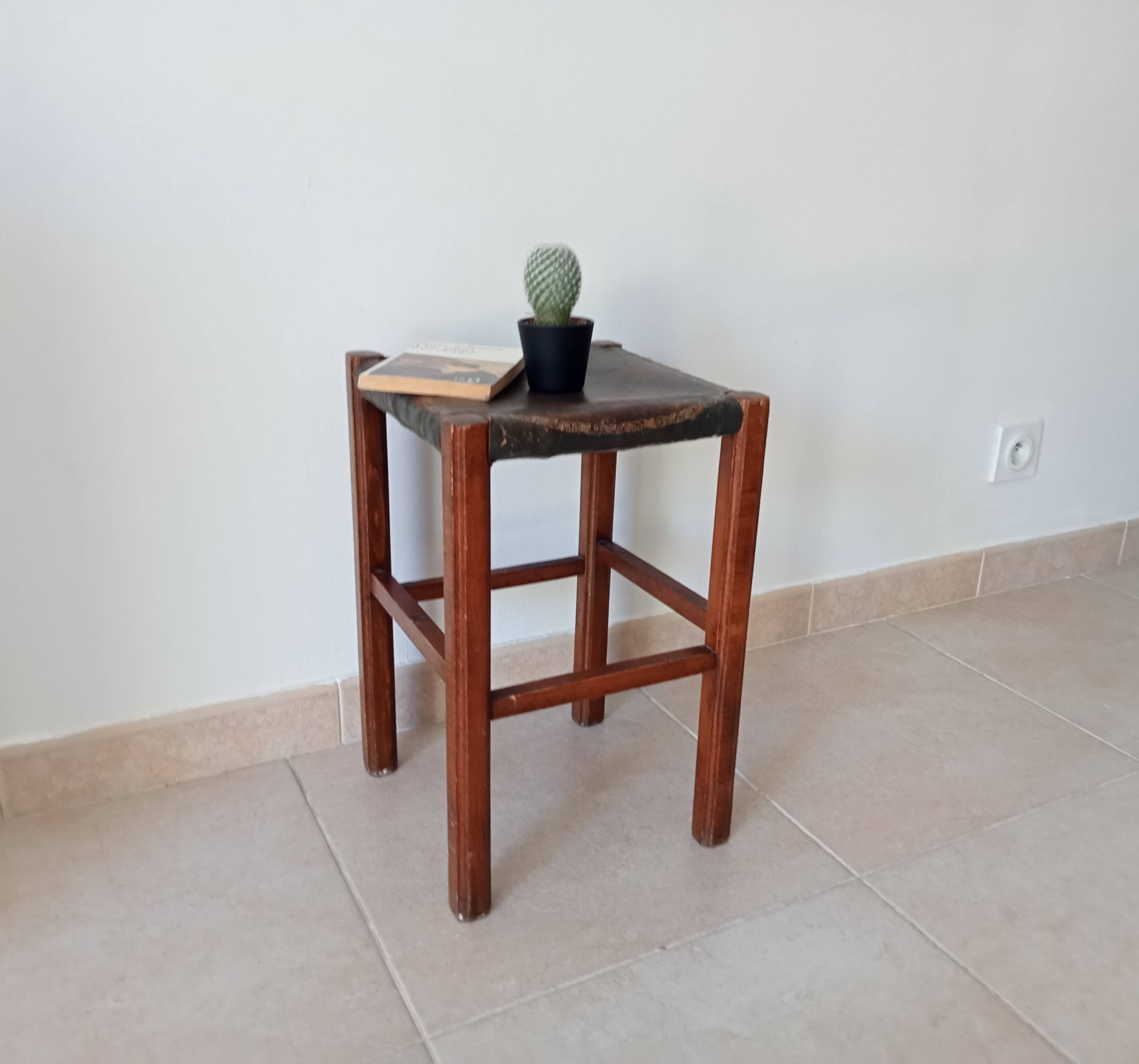 Tabouret ancien anglais en bois et cuir