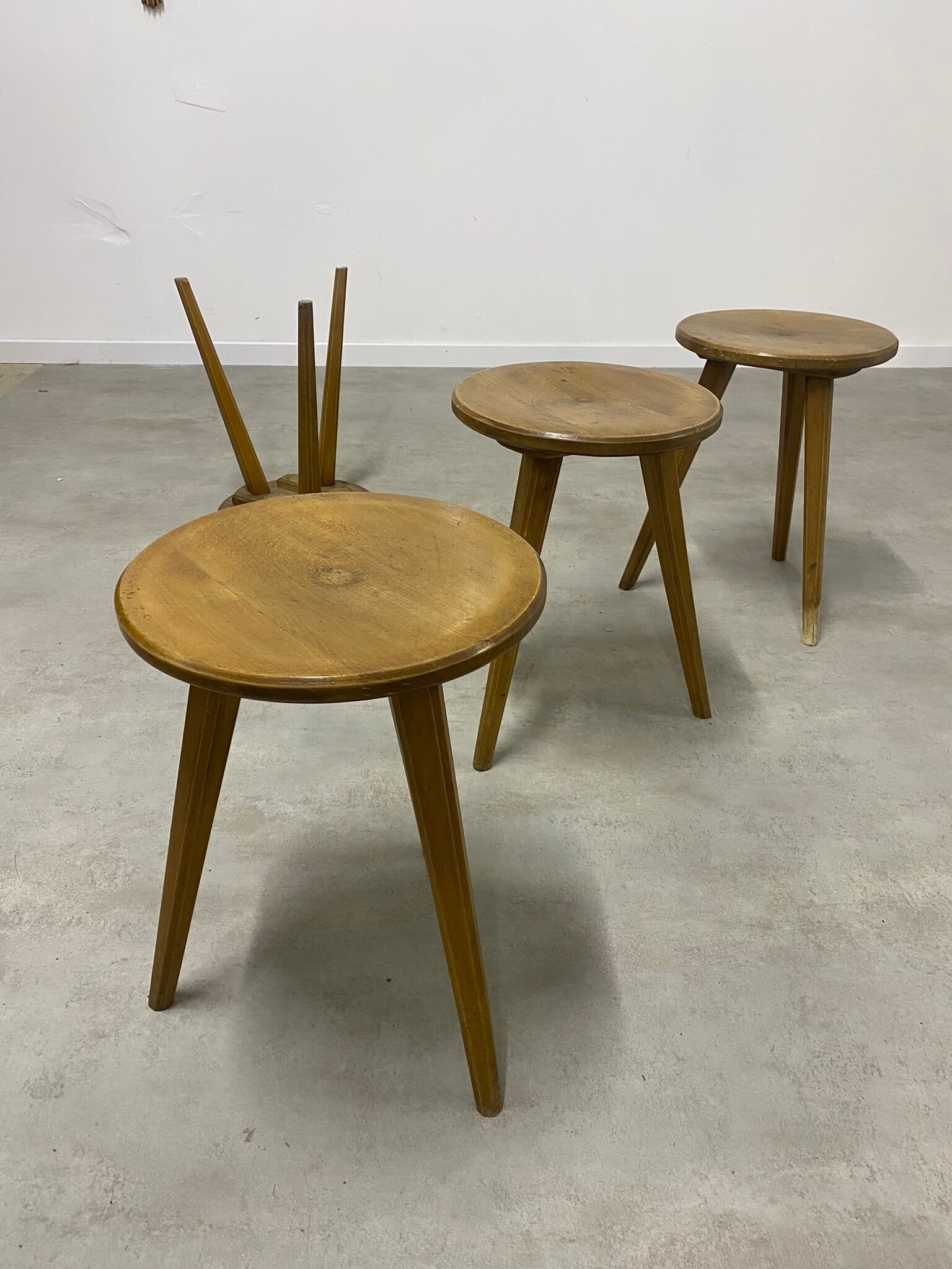 Set table and 4 wooden stools bistrot design of the 50