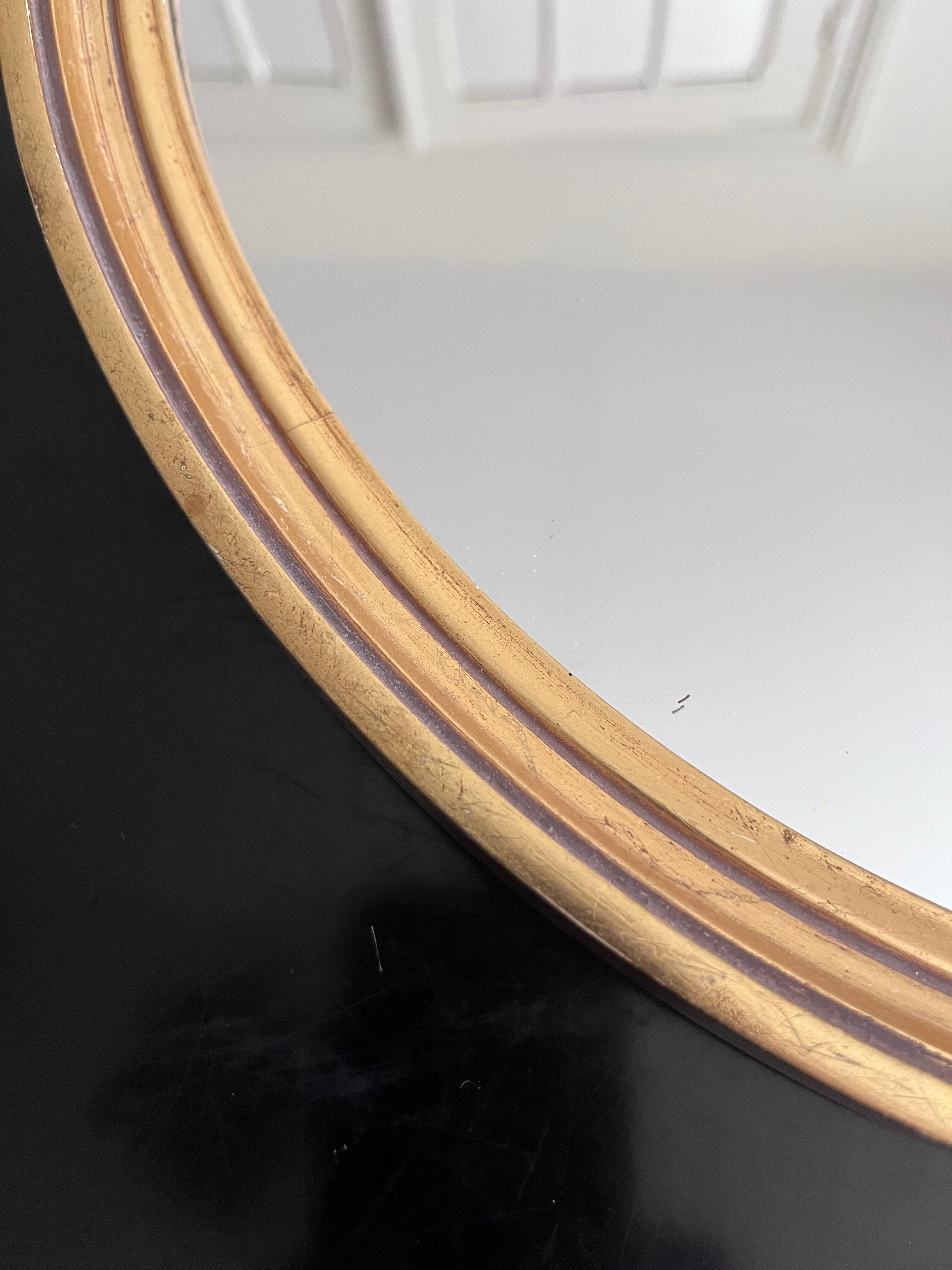 Oval mirror in gilded wood 43x53cm
