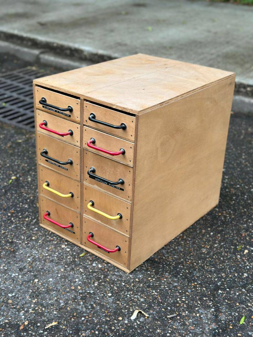 Wooden workshop chest of drawers with 10 drawers