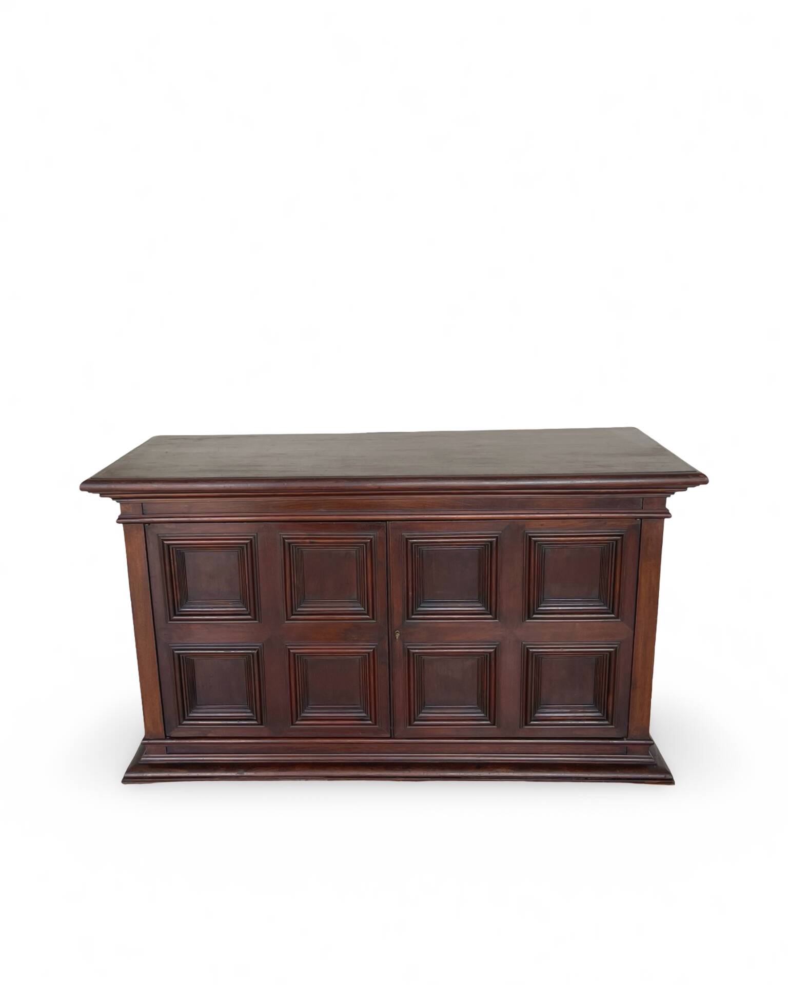 The high-quality Italian Renaissance Revival credenza, 1920s/1930s