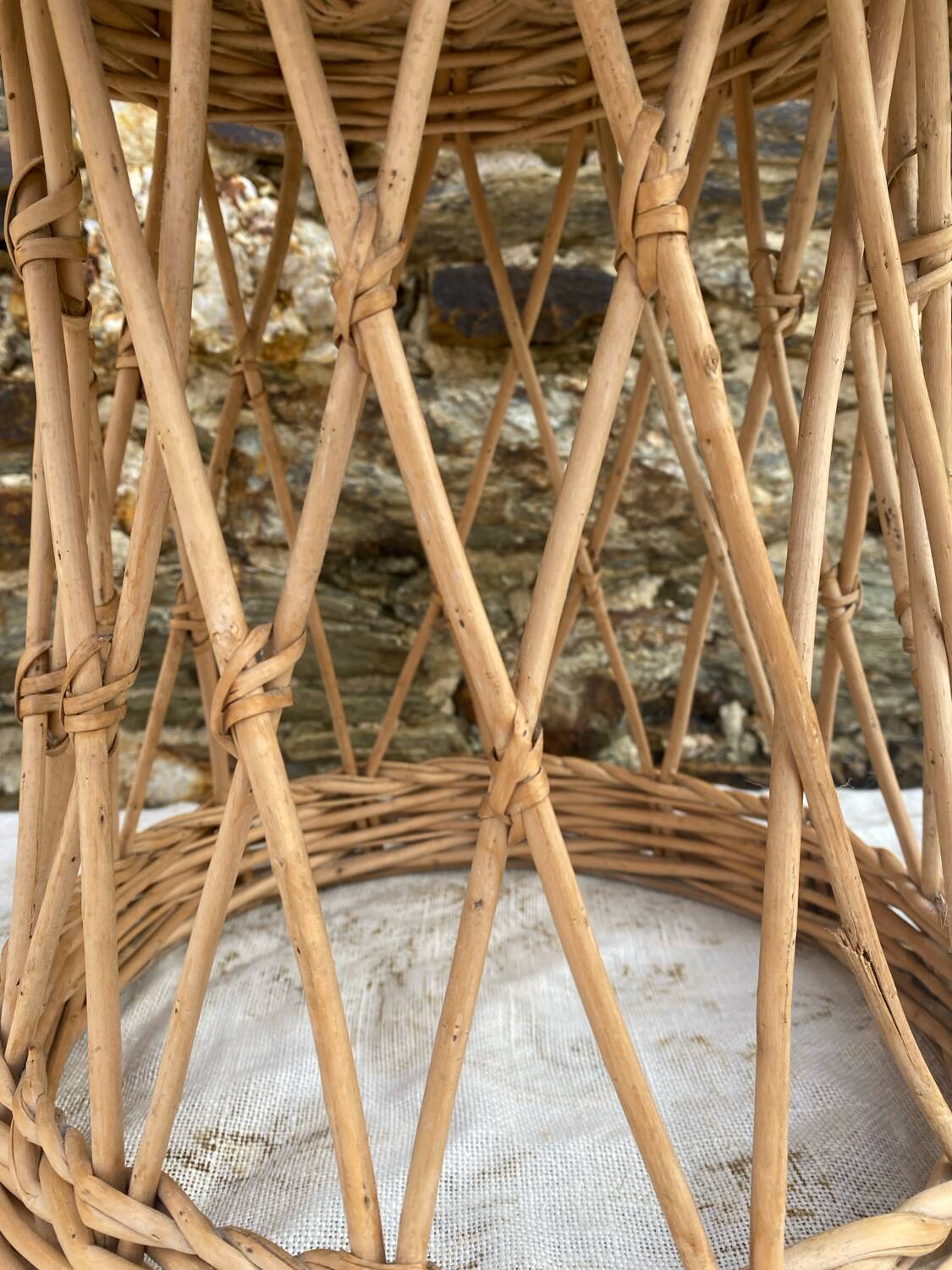 Table de chevet en rotin années 60