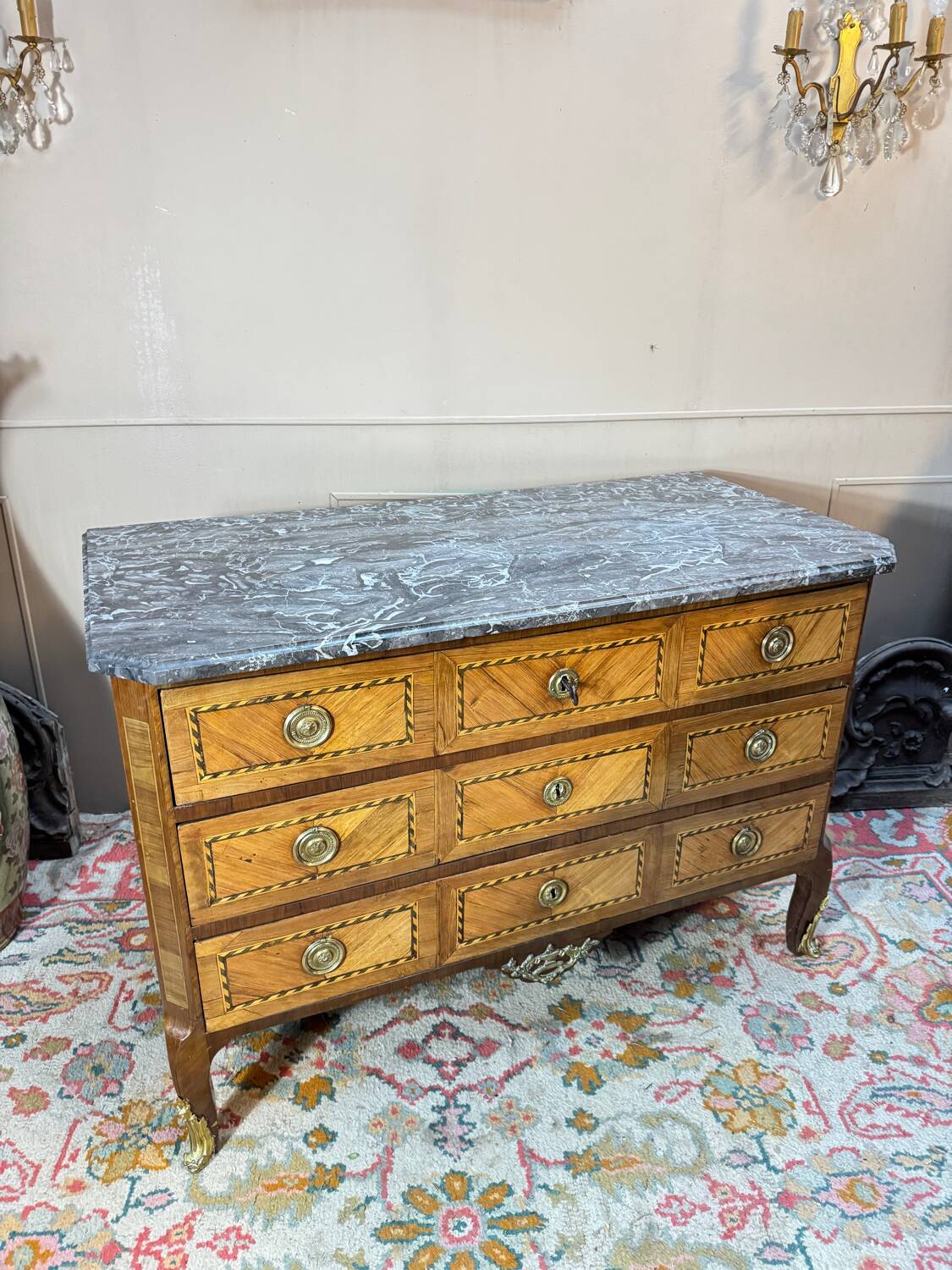 Commode en marqueterie d’époque transition xviii eme siècle