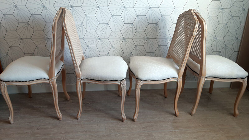 Set of 4 dining chairs in white ceruse wood Louis XV style