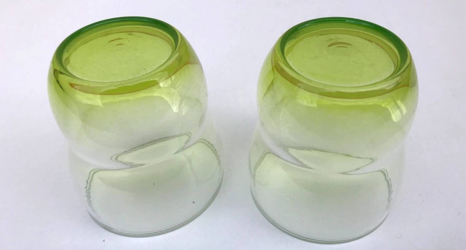 2 verres anciens  Verre coloré transparent