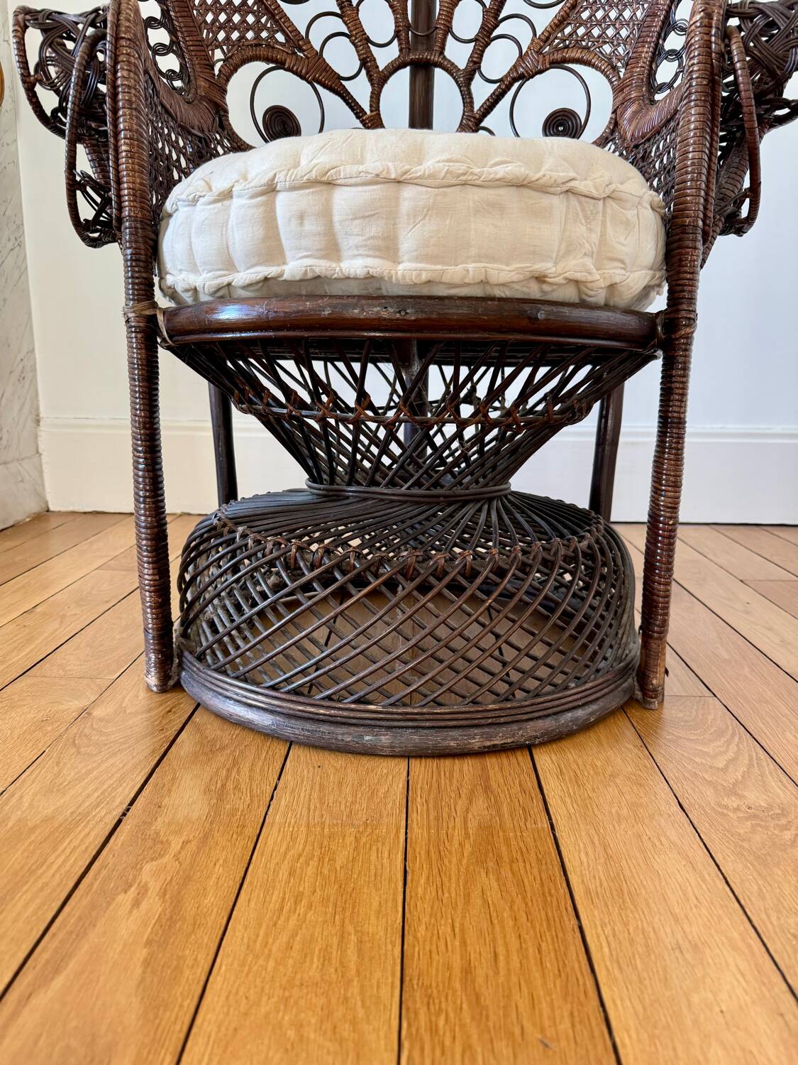 Pomaré Emmanuelle Armchair