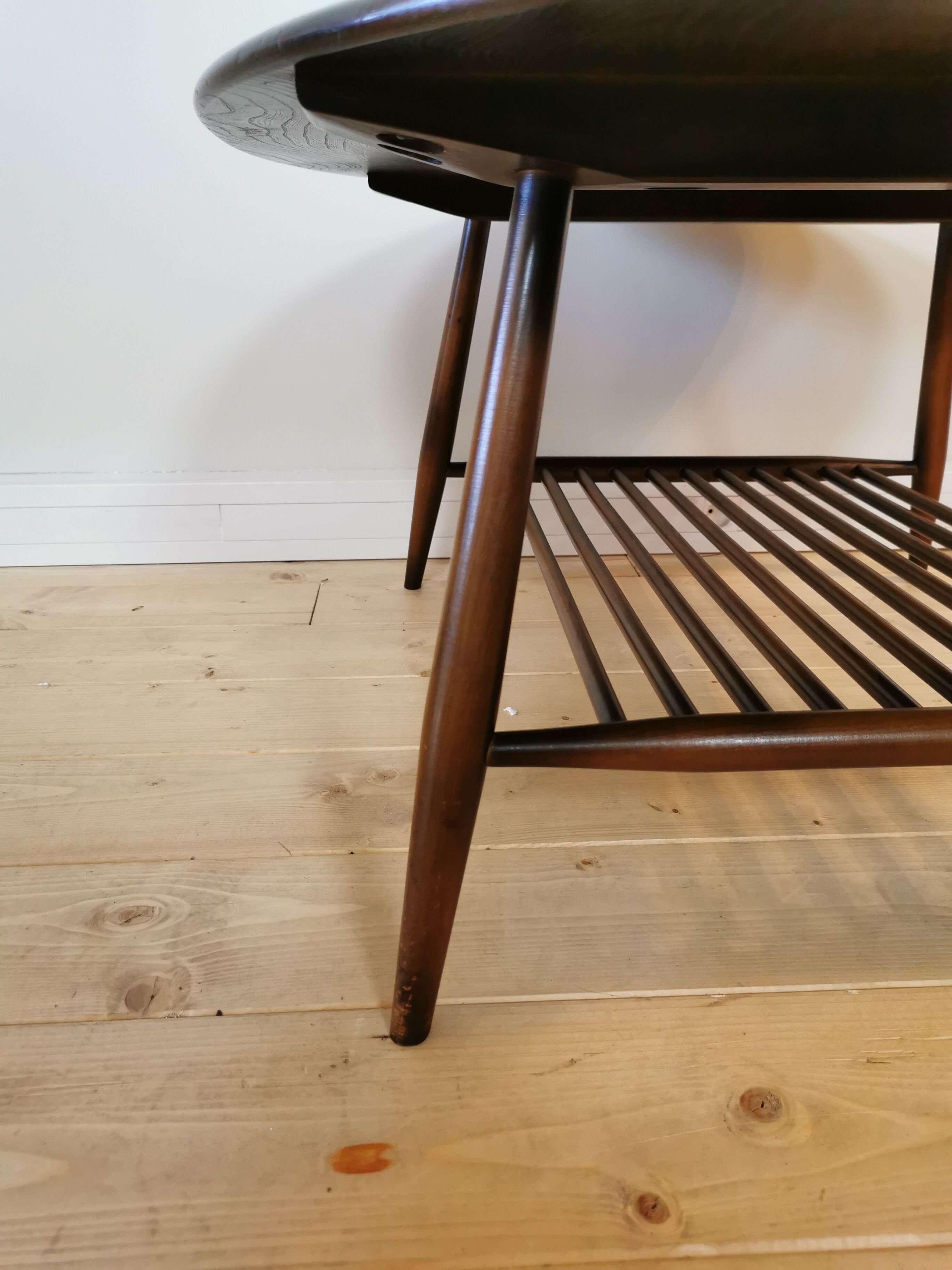 Table basse en frêne par Lucian Ercolani dans les années 60