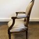 Fauteuil cabriolet médaillon de style Louis XVI