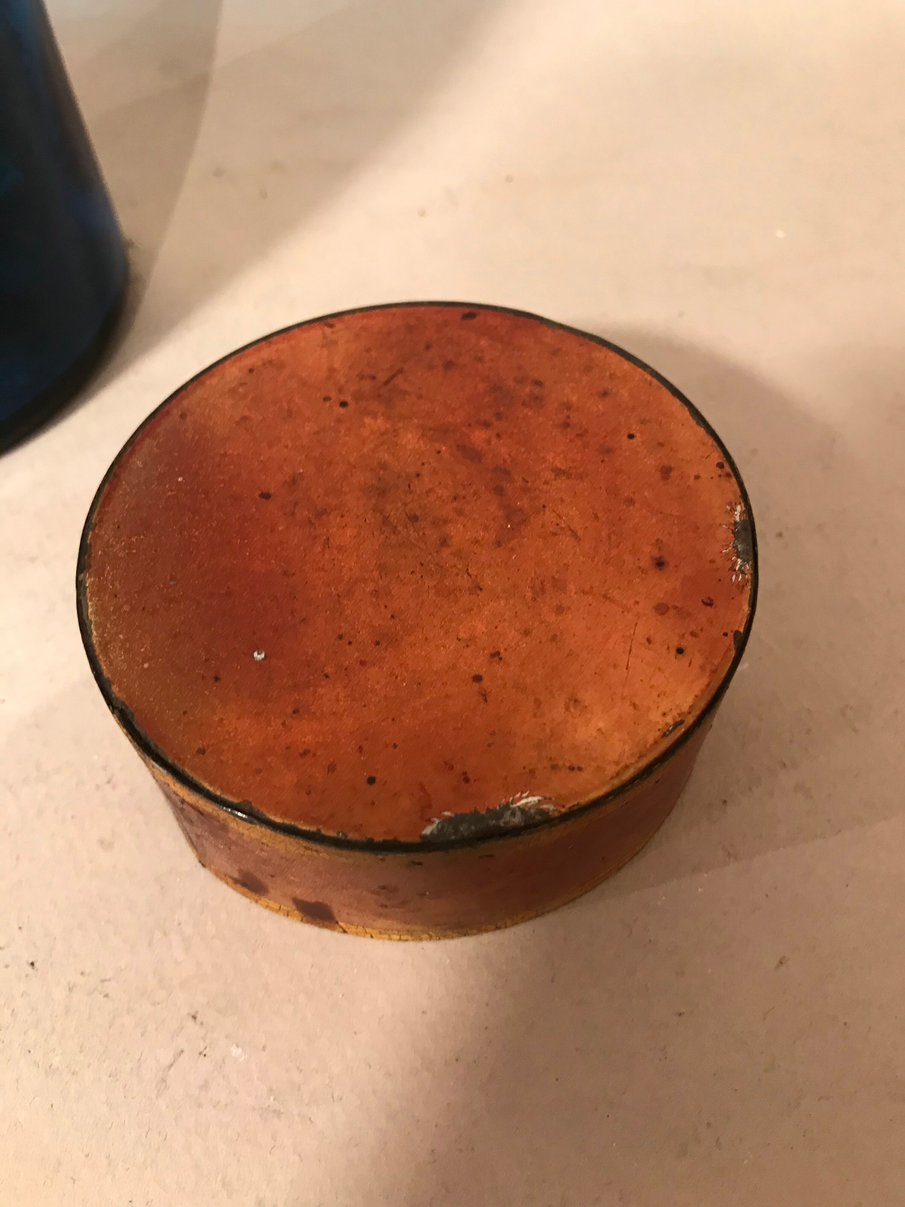 Pot a pharmacie en verre ancien bleu gravé