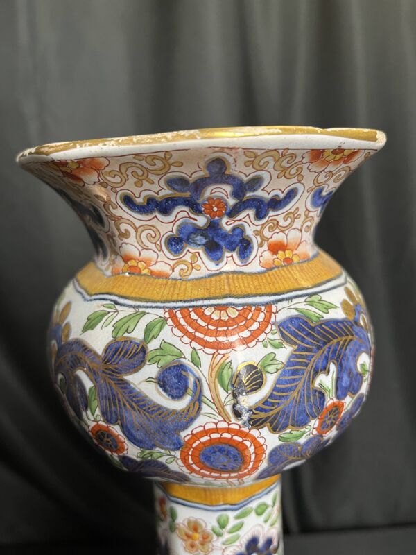 Delft, important vase pans coupés faïence émaillée XIXème