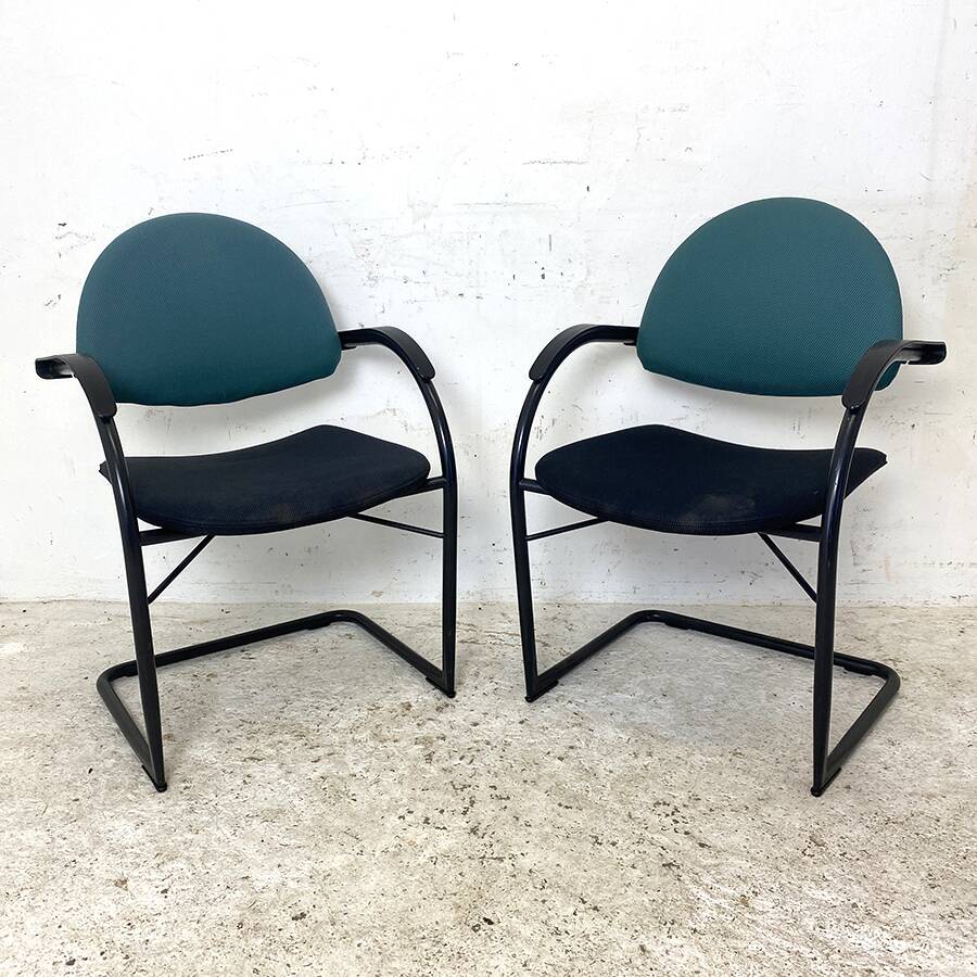Paire de chaises modele onda édition vitra design mario bellini