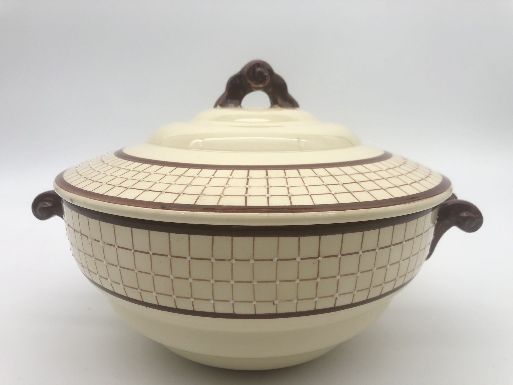 Earthenware tureen "Longchamp – France", Colmar model