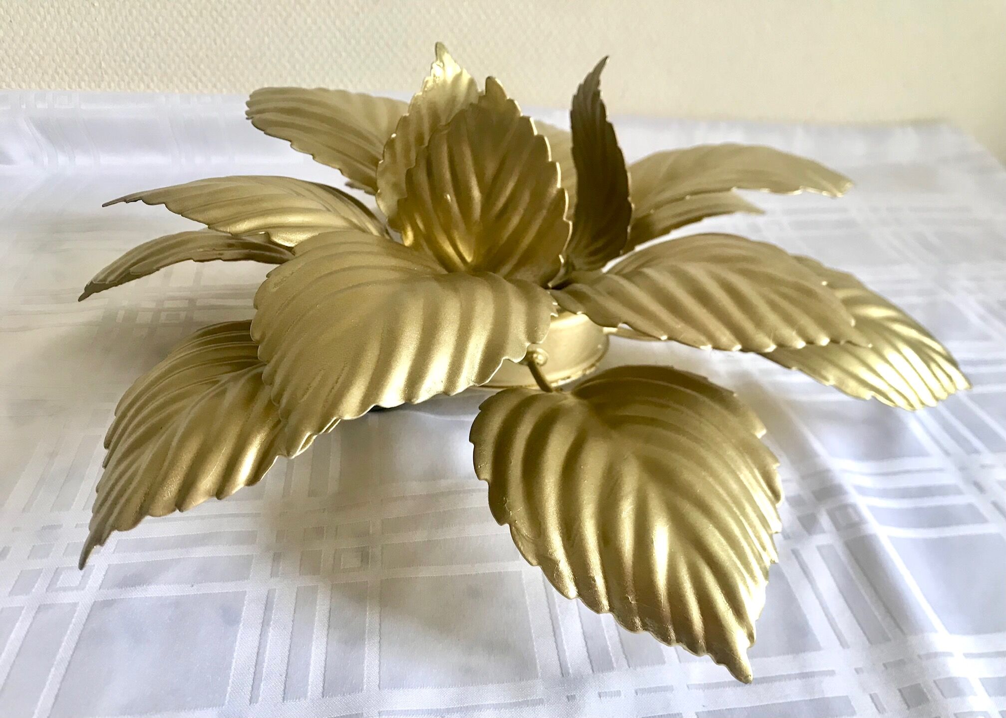 Wall lamp or ceiling lamp golden flower