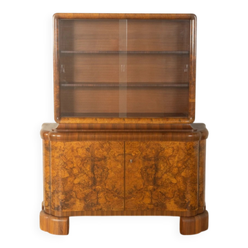 Vitrine classique en deux pièces de style Art Déco des années 1930 avec un placage en bois de bouleau saisissant.