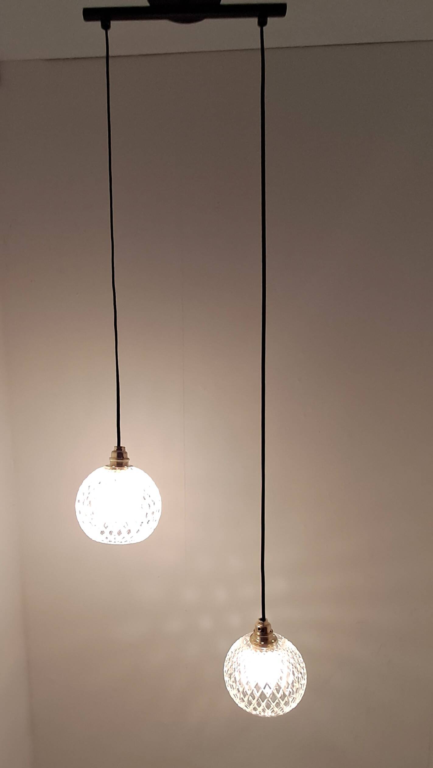 Two-light pendant in a cascade of cut crystal globe