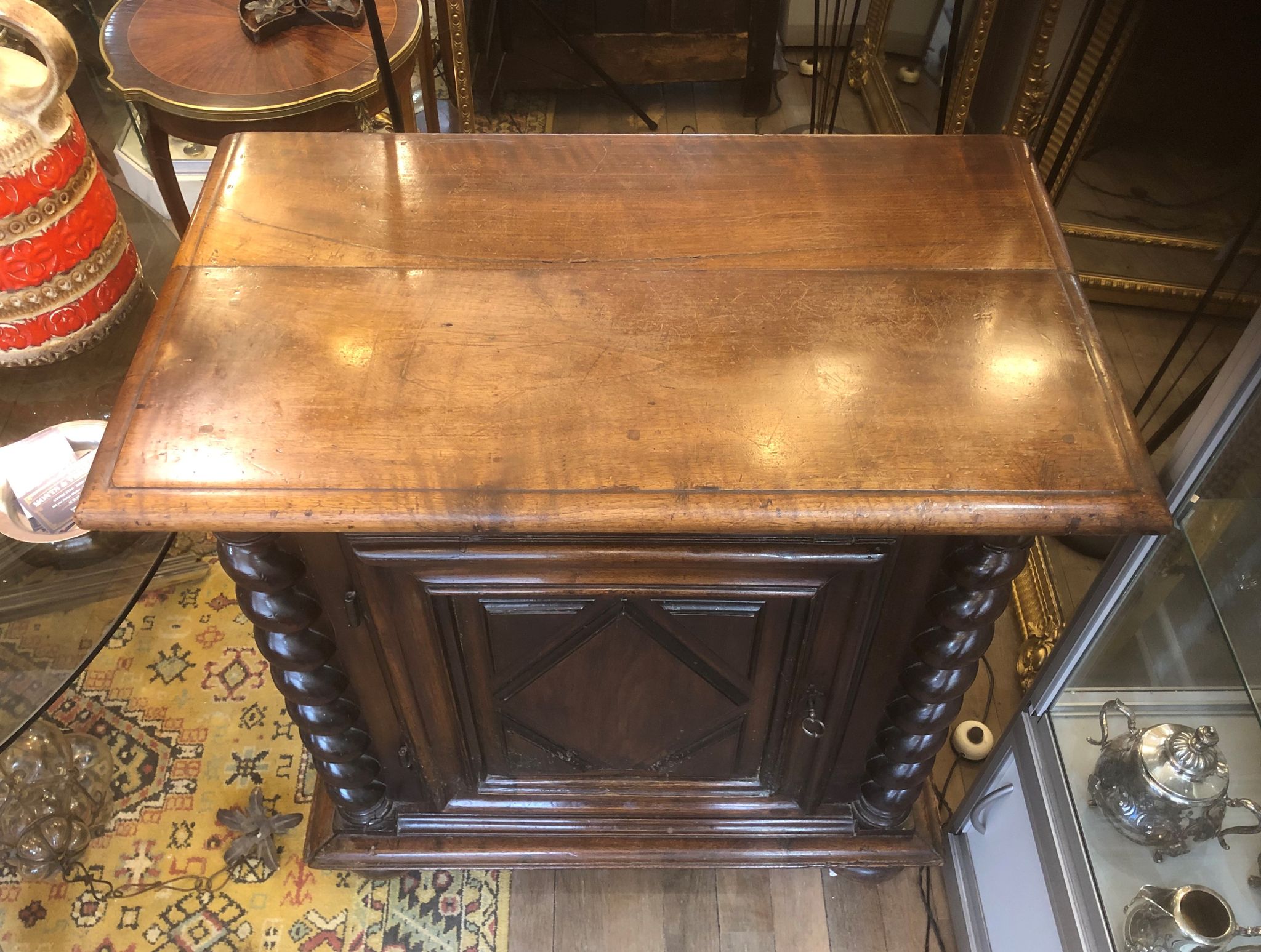Superb walnut confectioner of the Louis XIII period Mid-XVII