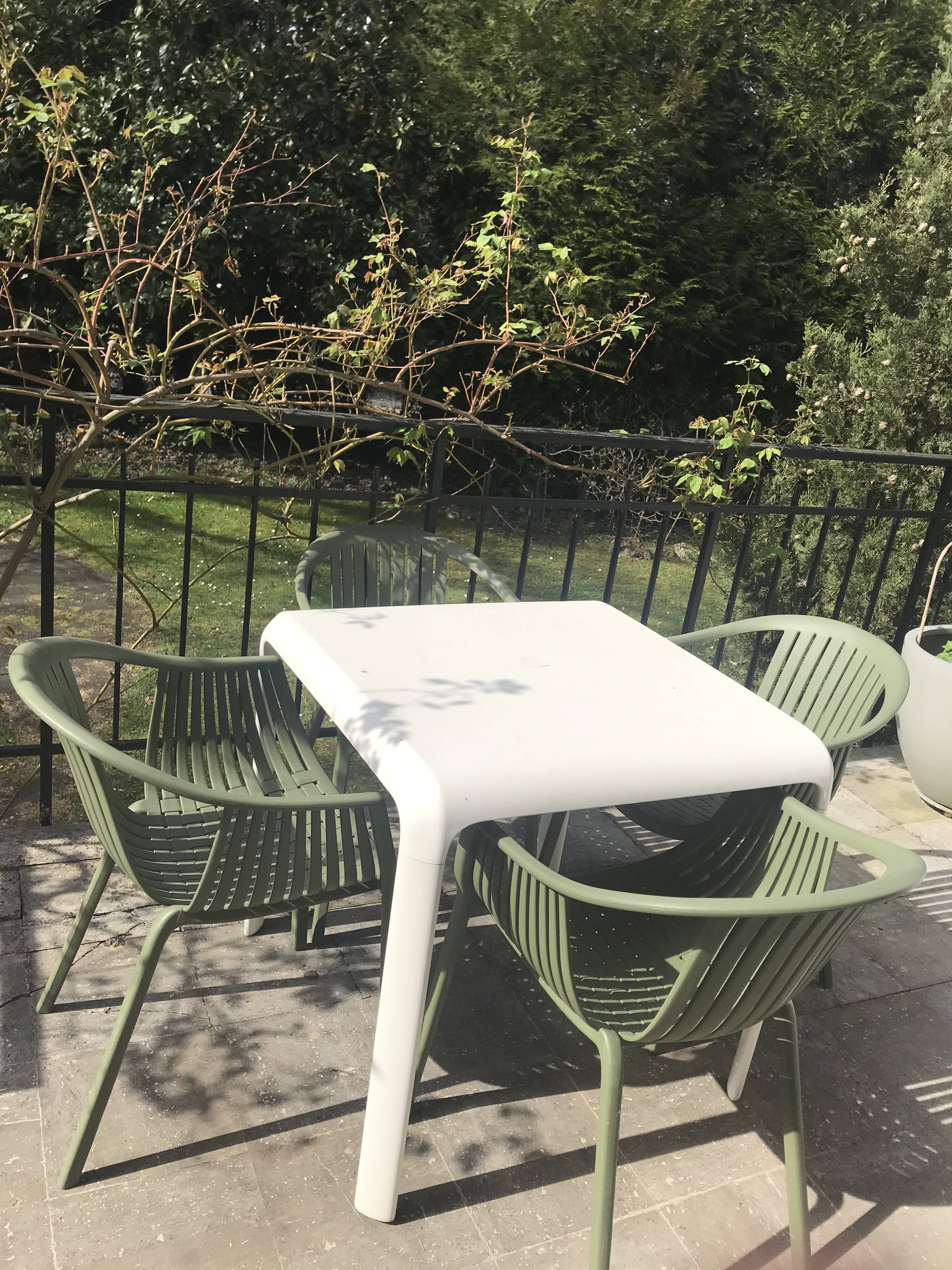 Table set and 4 garden chairs
