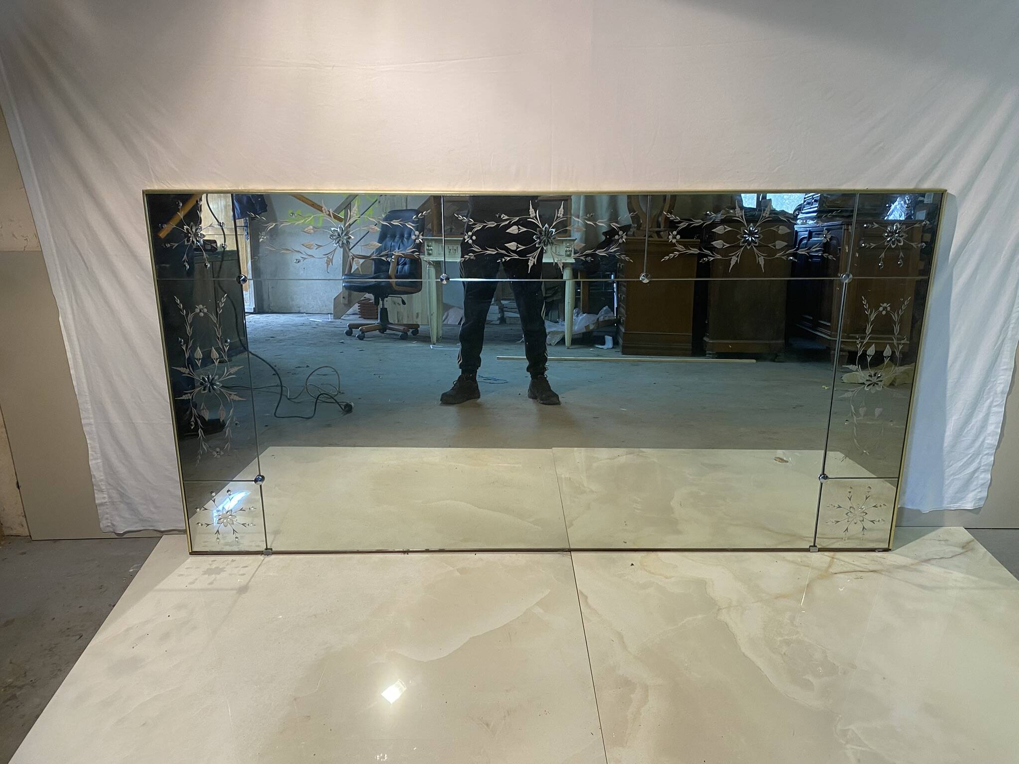 Large engraved bistro wall mirror with floral motifs - Art Deco style
