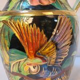 Vase à anses Vallauris à décor de perroquets et de fleurs
