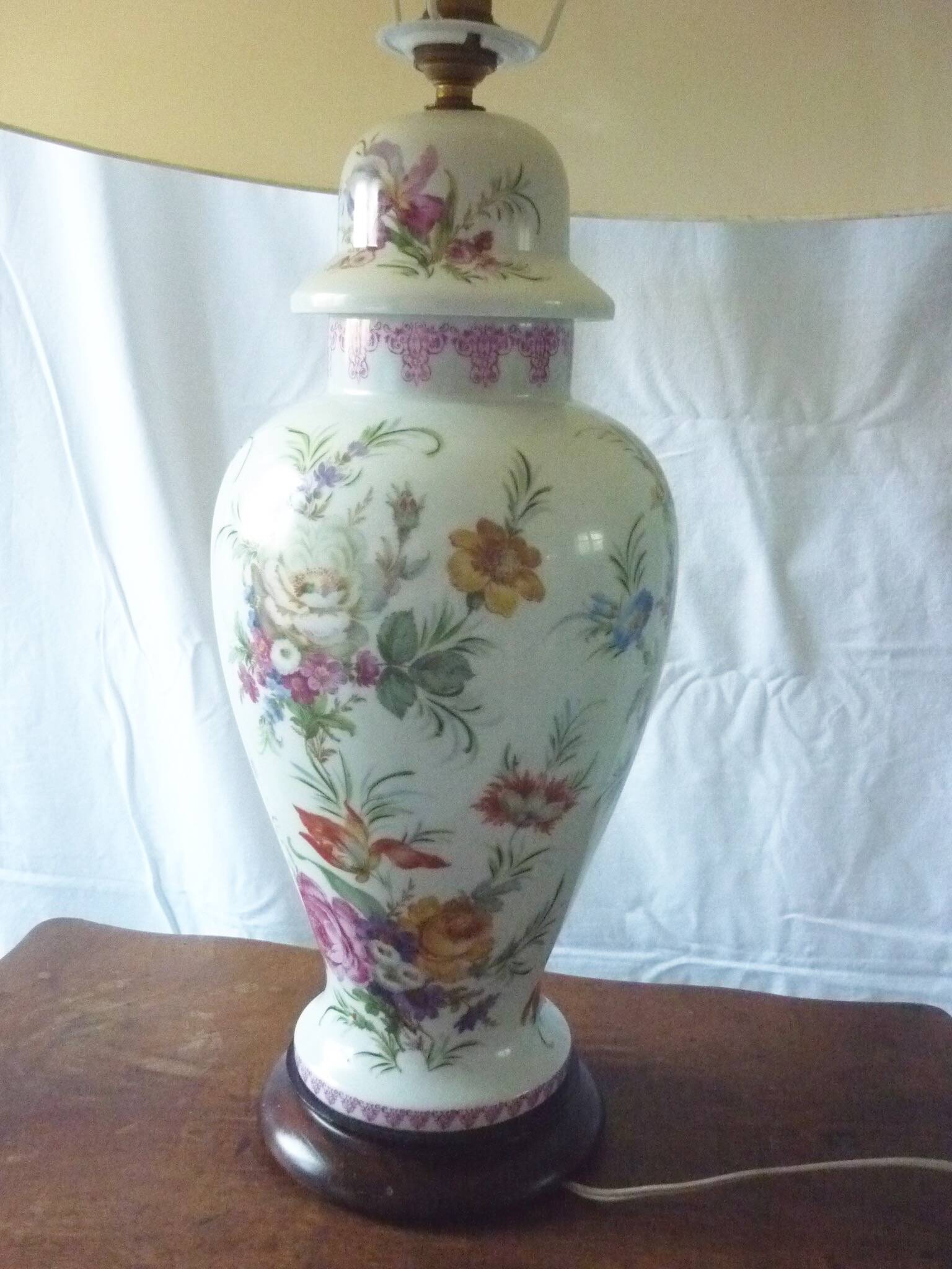 Painted porcelain lamp with flower decoration 67 cm