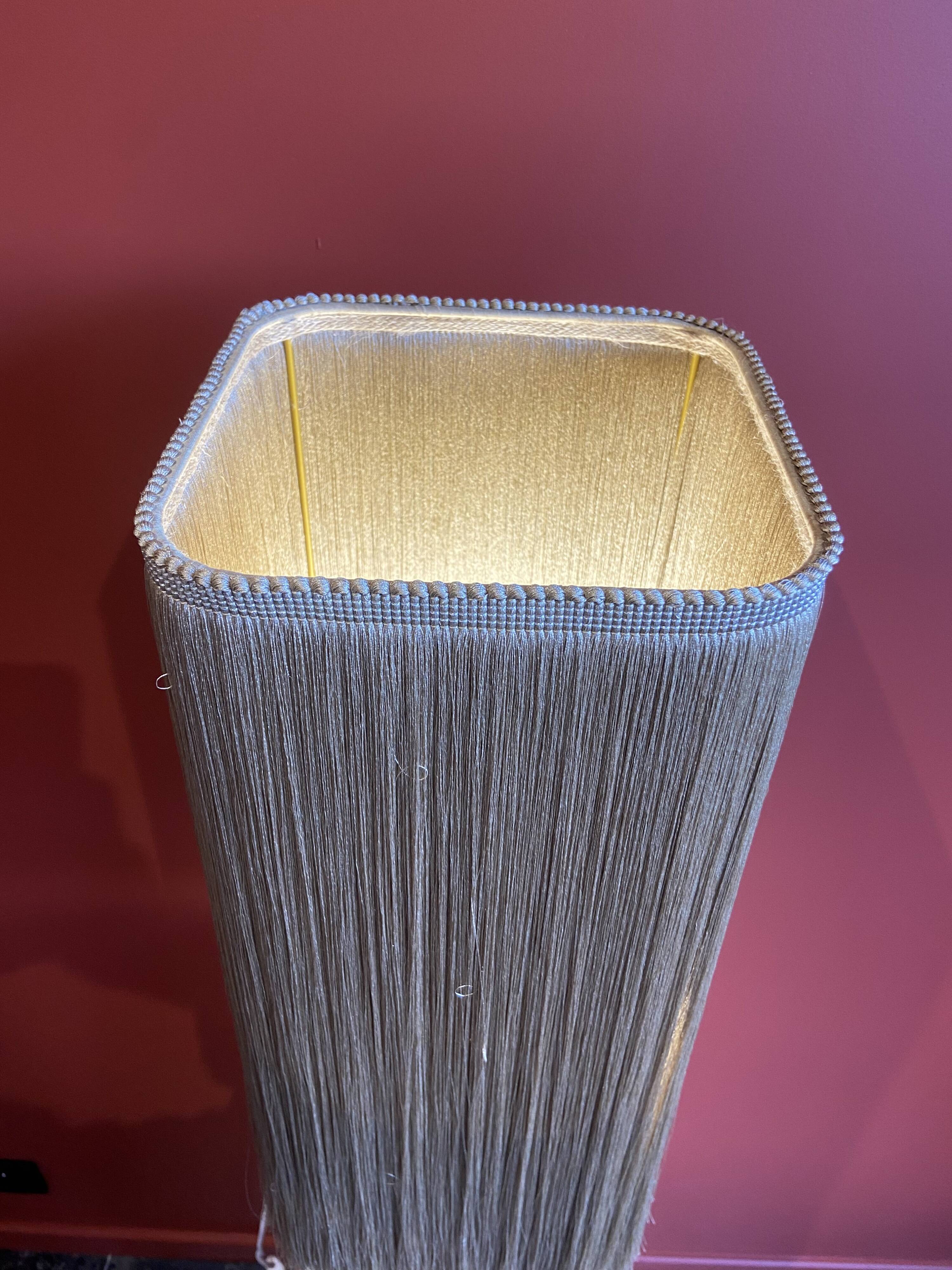 Base stuck blue beige marble-plaster, fringed lampshade Houles, 21st century.