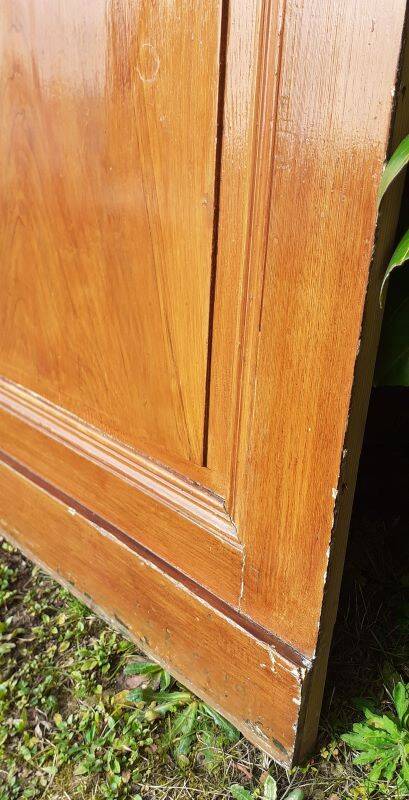 Low wall panelling 8.65m panelled with mouldings wainscoting skirting.