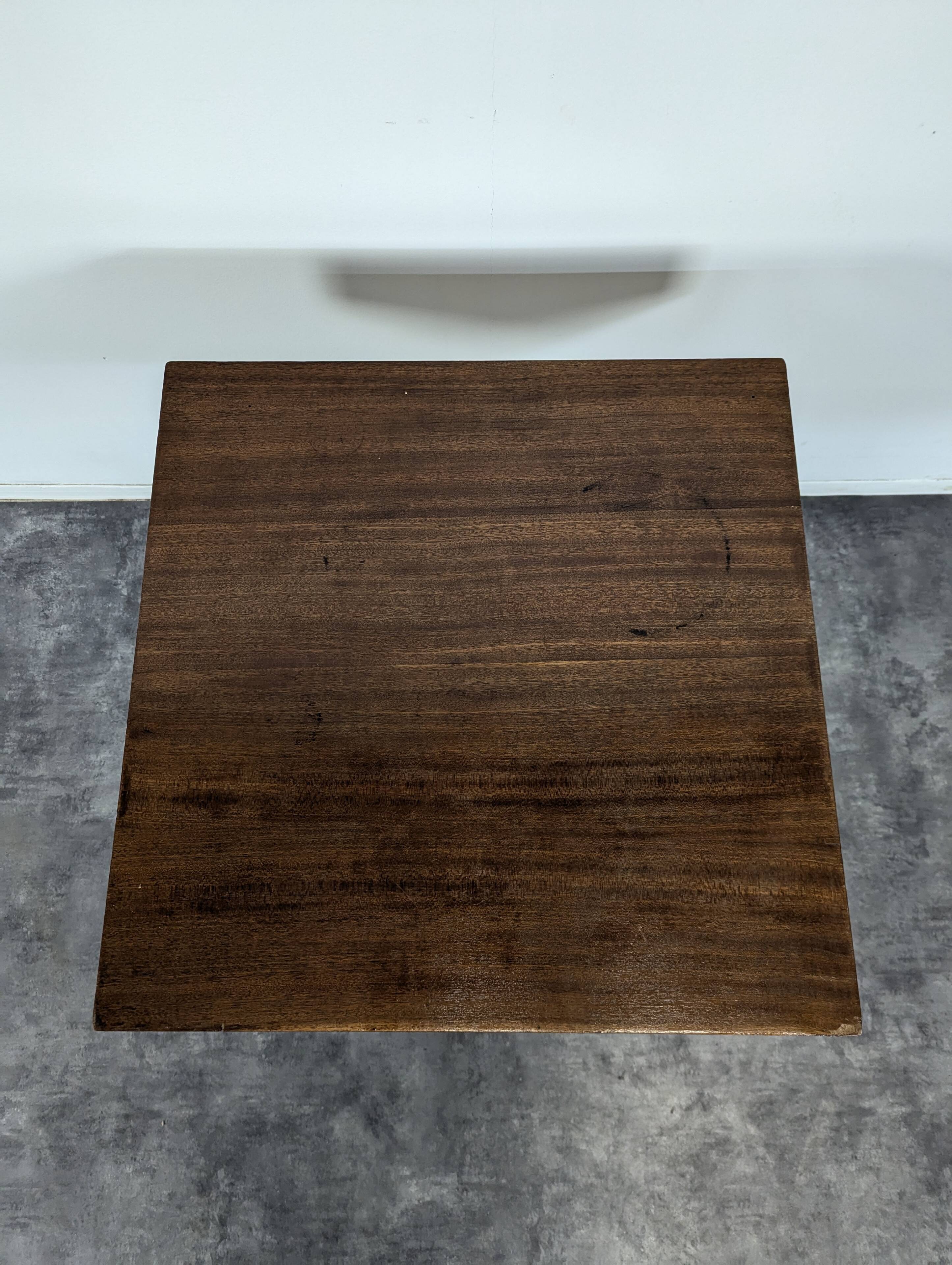Modernist side table in mahogany veneer.