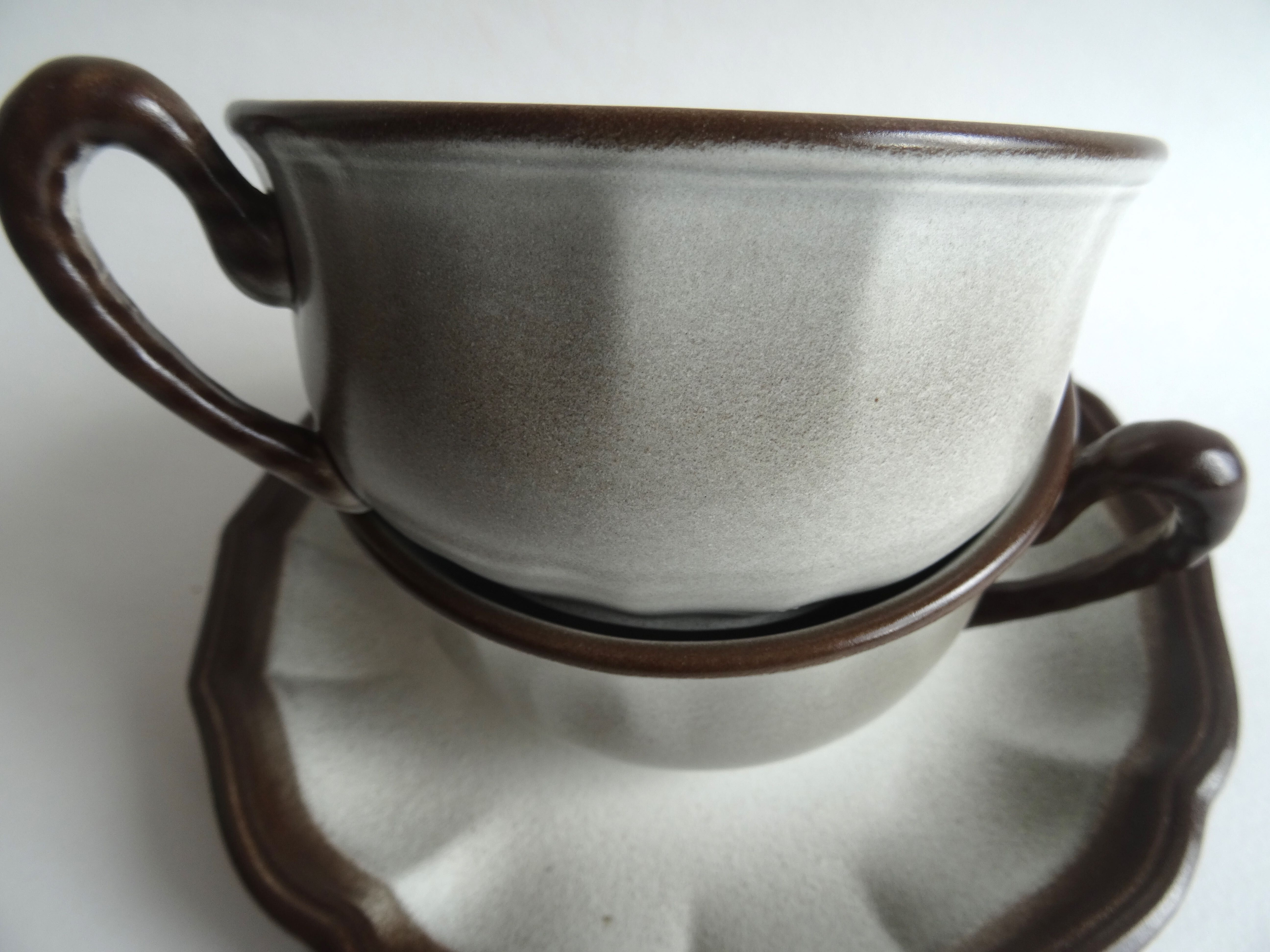 2 salins tea cups