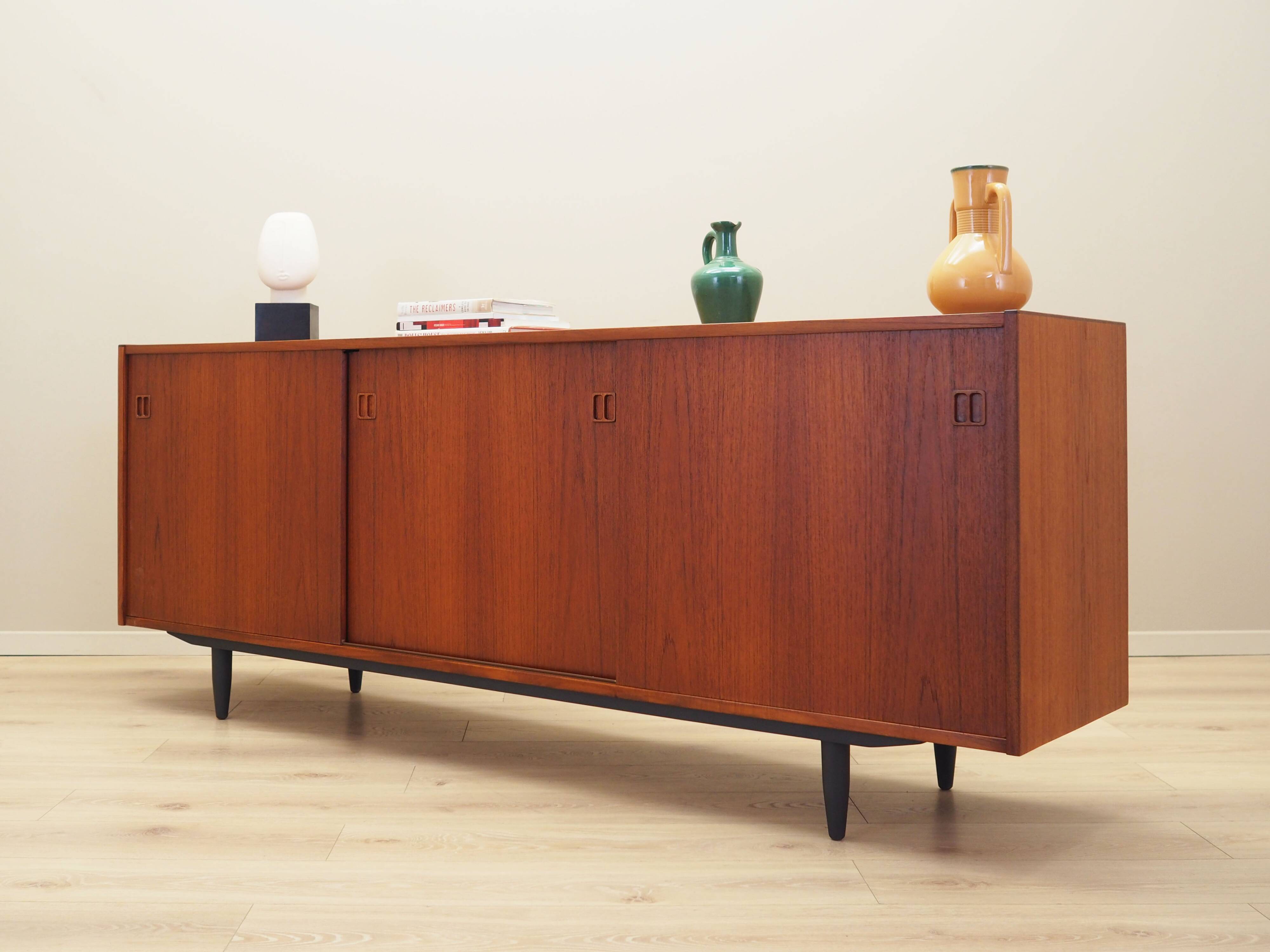 Buffet en teck, design danois, années 1970, production : Danemark