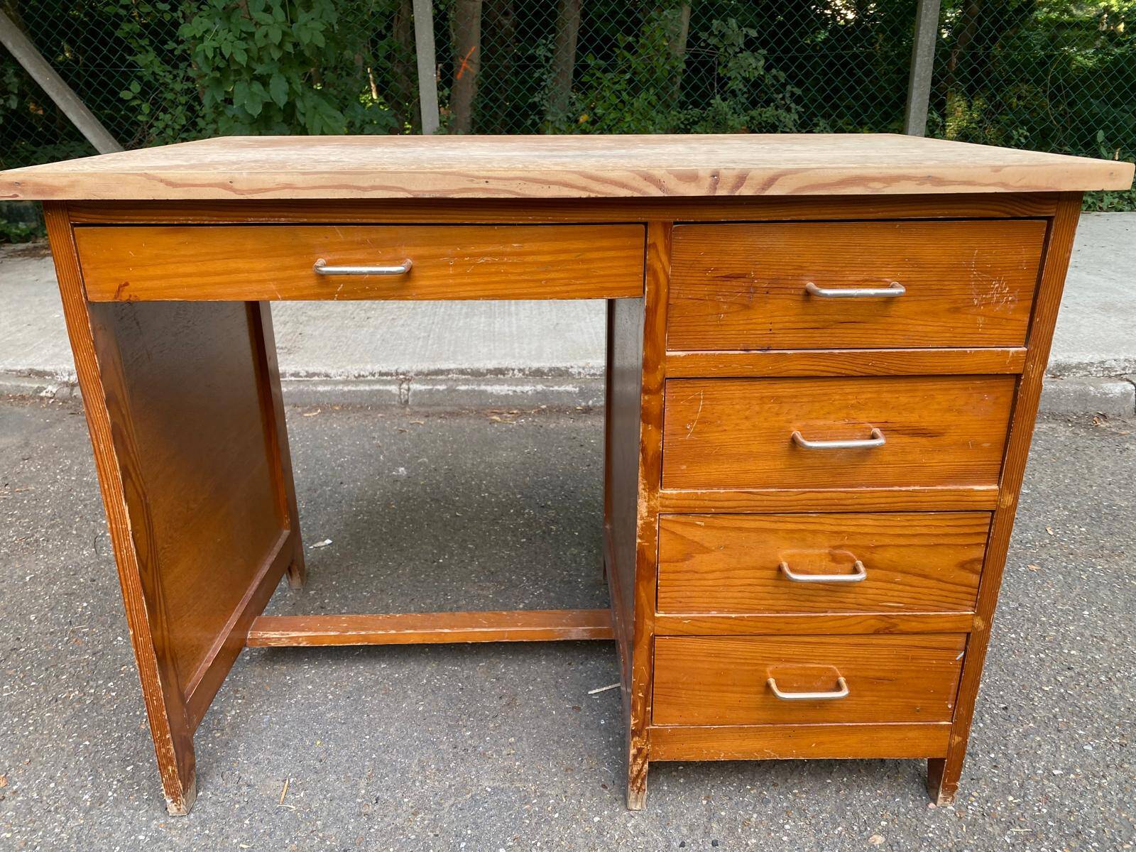 American wooden desk with 5 drawers