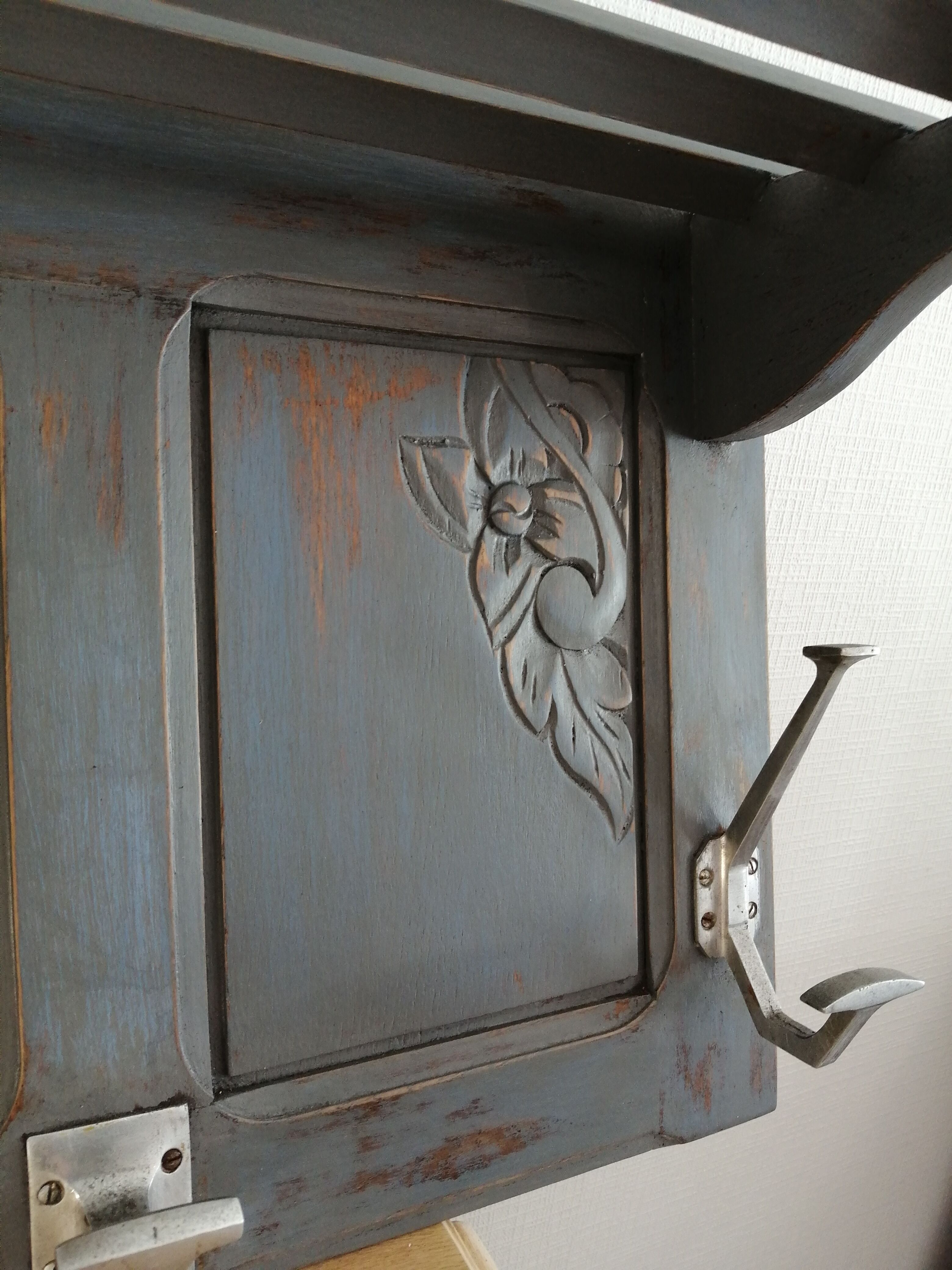 Wooden wall coat holder