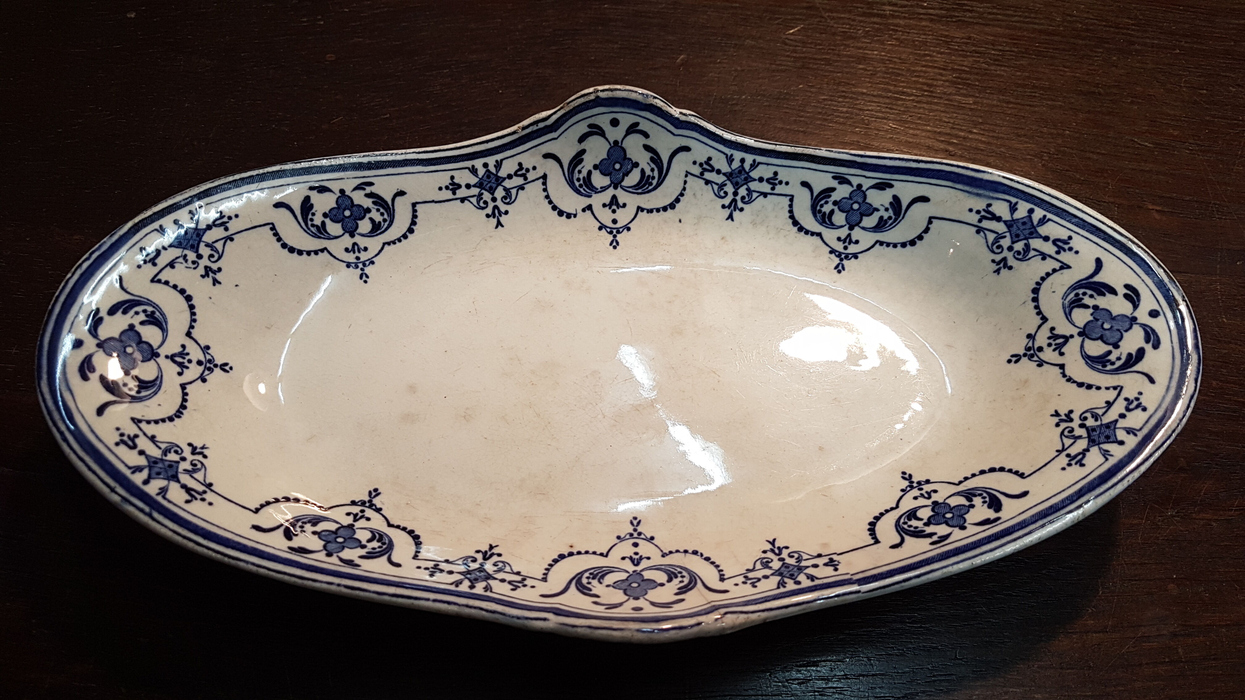 Small dish in earthenware Moustier