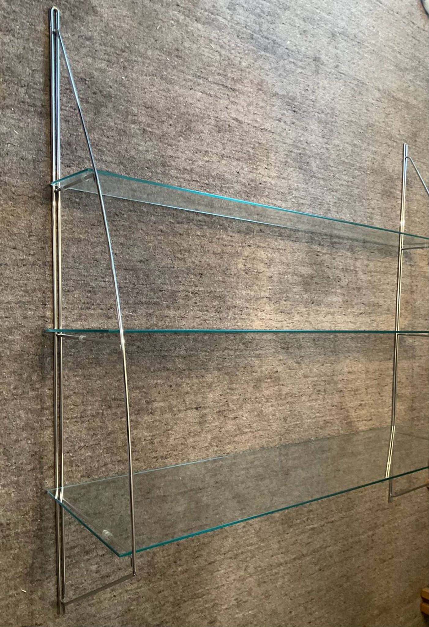 Étagère design demi lune en métal chromé et verre