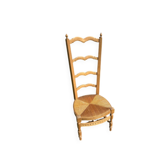 Chaise basse à haut - dossier