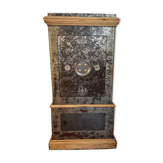 Old safe Bauche early twentieth century completely renovated