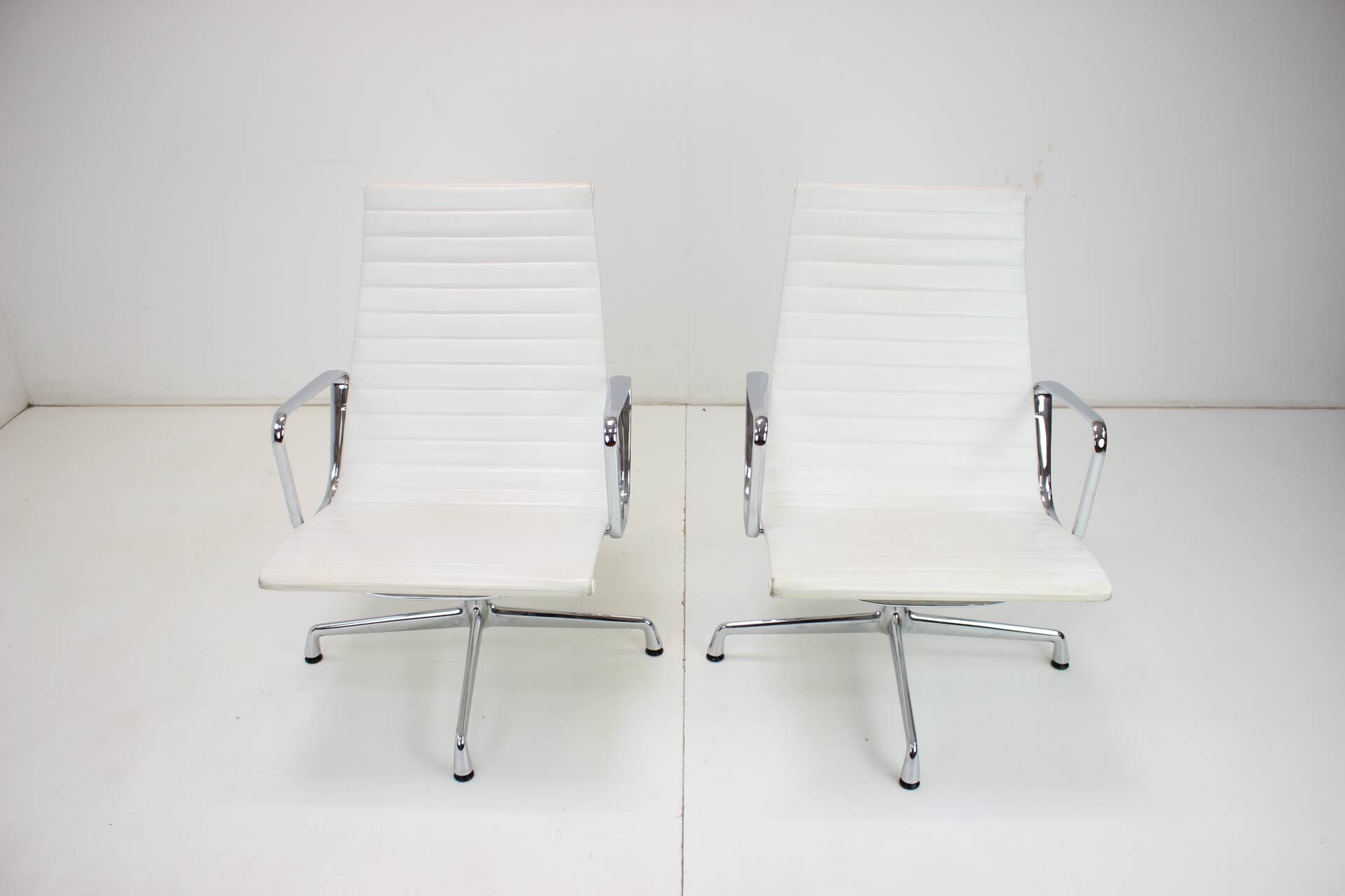 Chair by Charles & Ray Eames for Vitra, EA 107