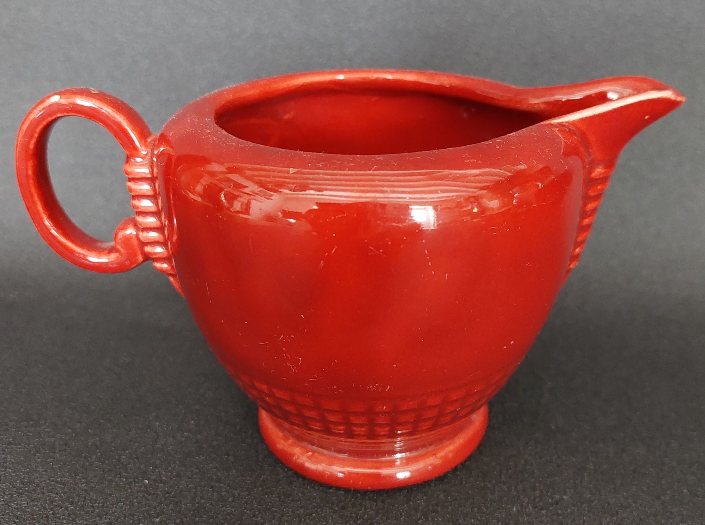 Ceramic cream pot in raspberry colour B. Letalle Saint Clément.