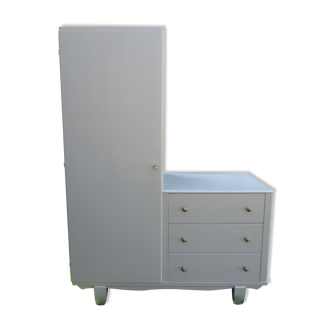 Asymmetrical wardrobe