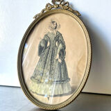 Antique oval metal gold colored brass bronze picture frame