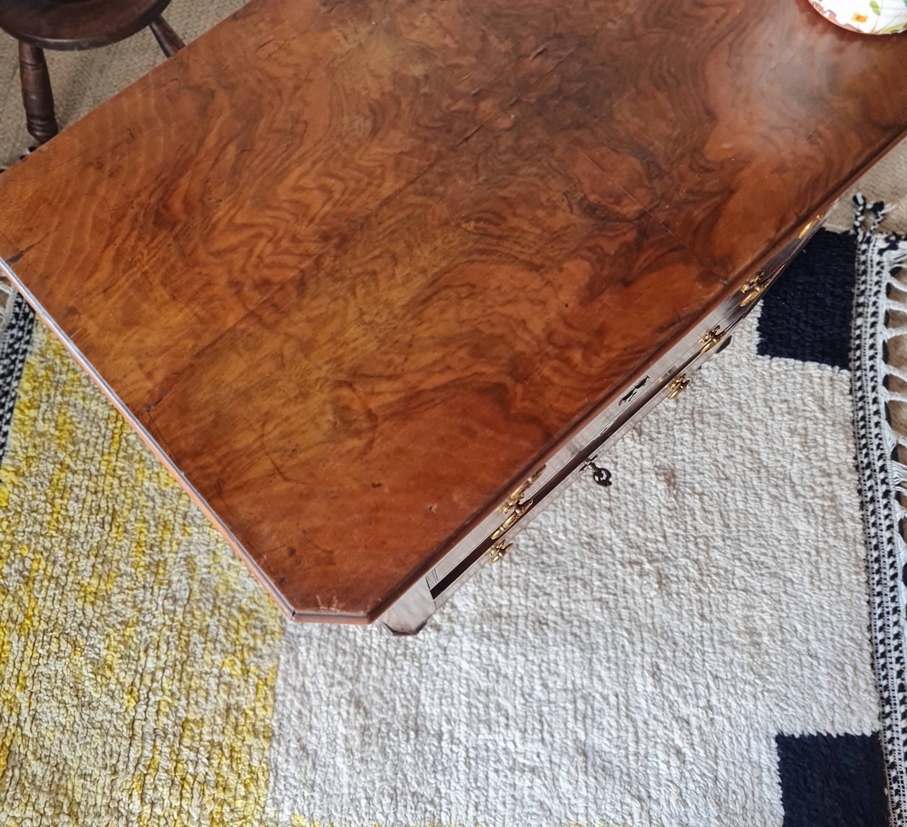 Antique Louis XV style walnut burl commode – 4 drawers – Marquetry