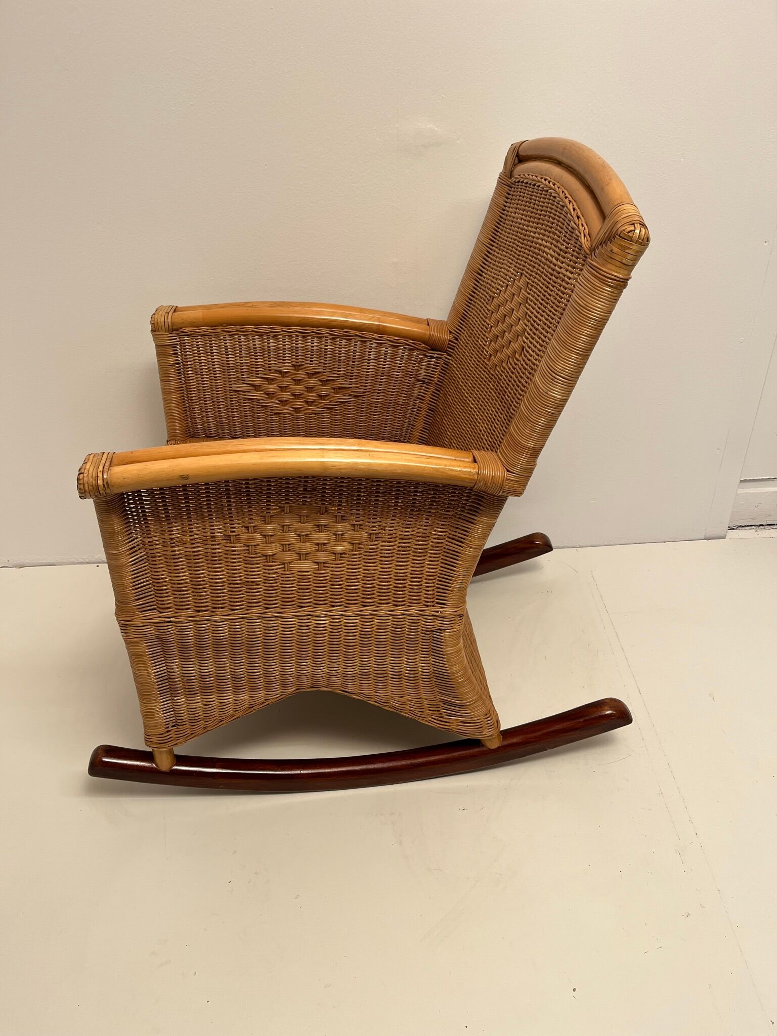 Rocking chair en rotin