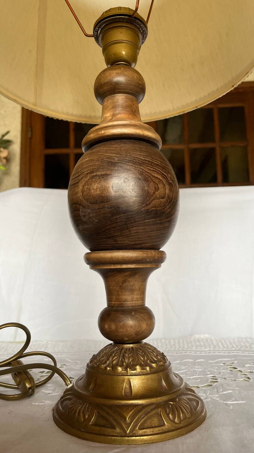 Vintage wood/metal table lamp