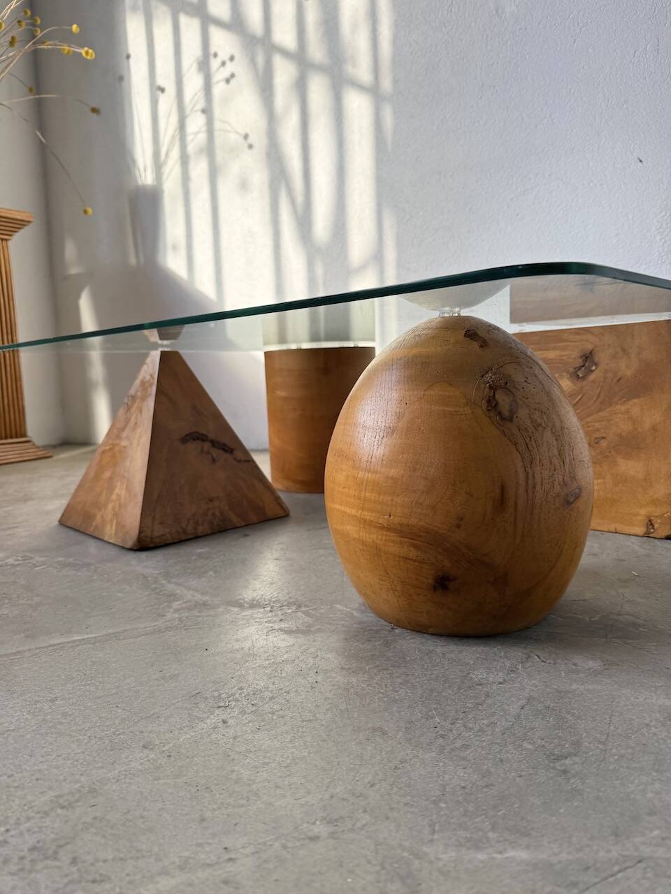 Table basse en bois et verre attribuée à Metafora