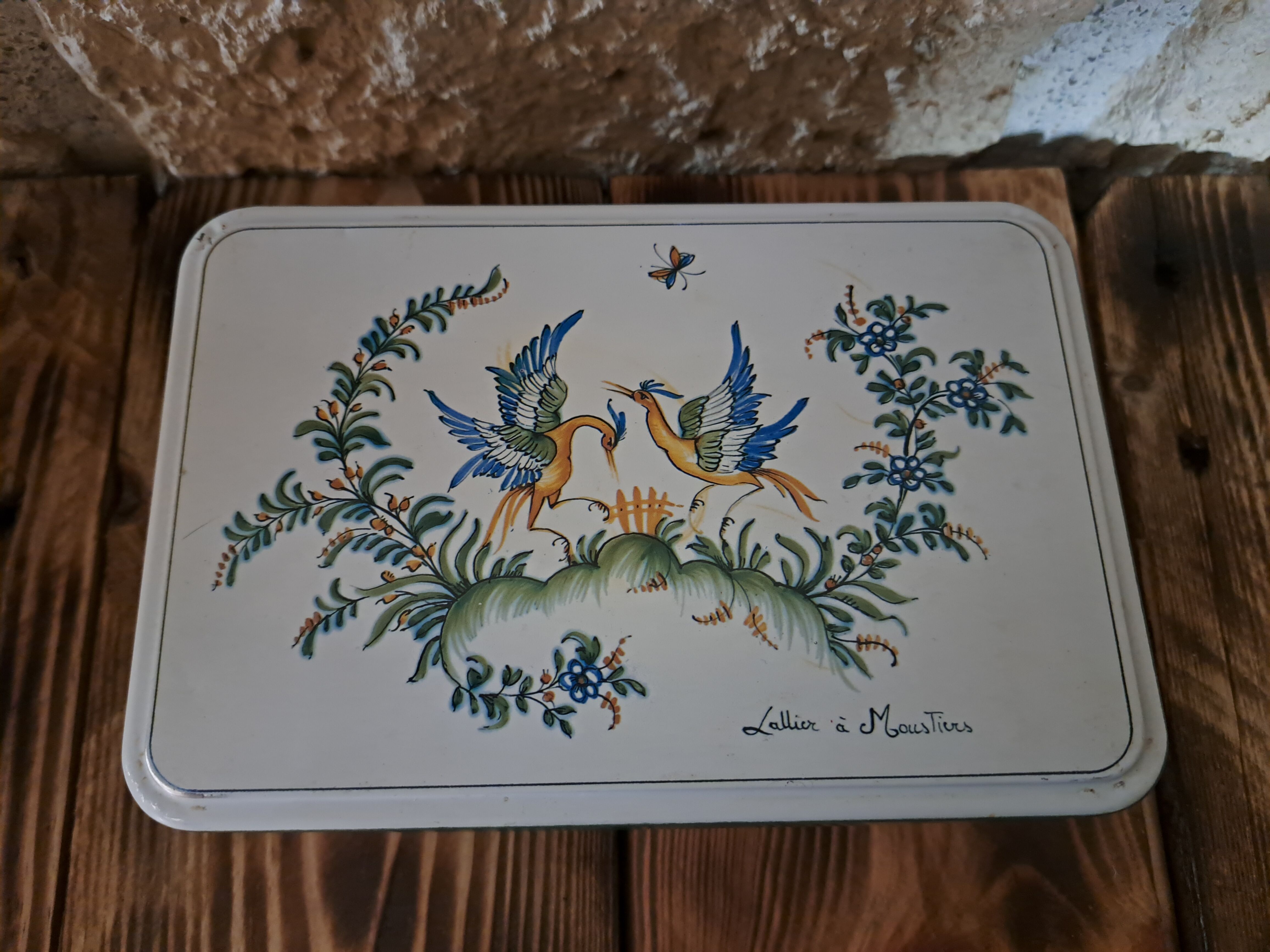 Massilly metal sugar box reproduction Moustiers